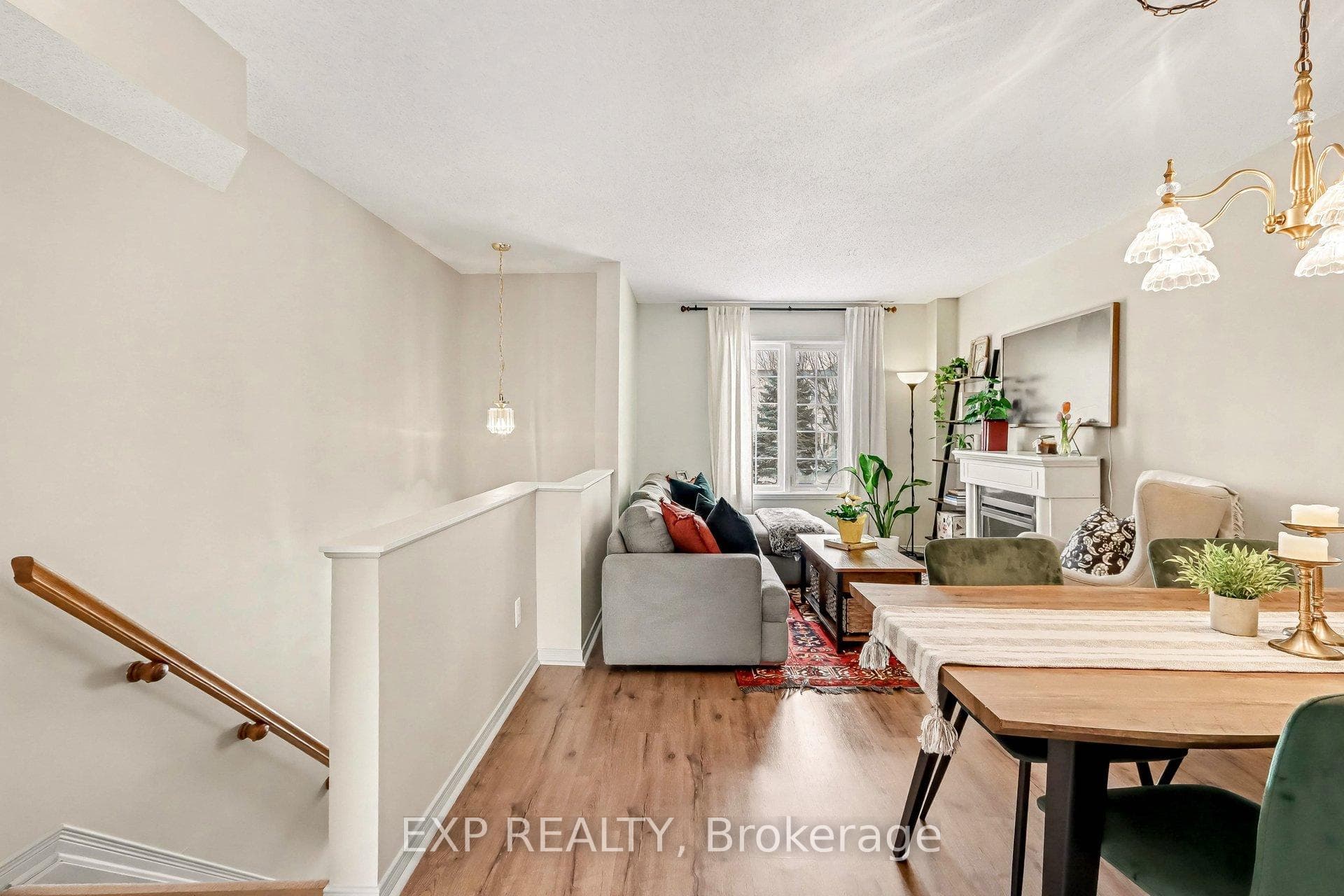 211 Gershwin Private photo 8