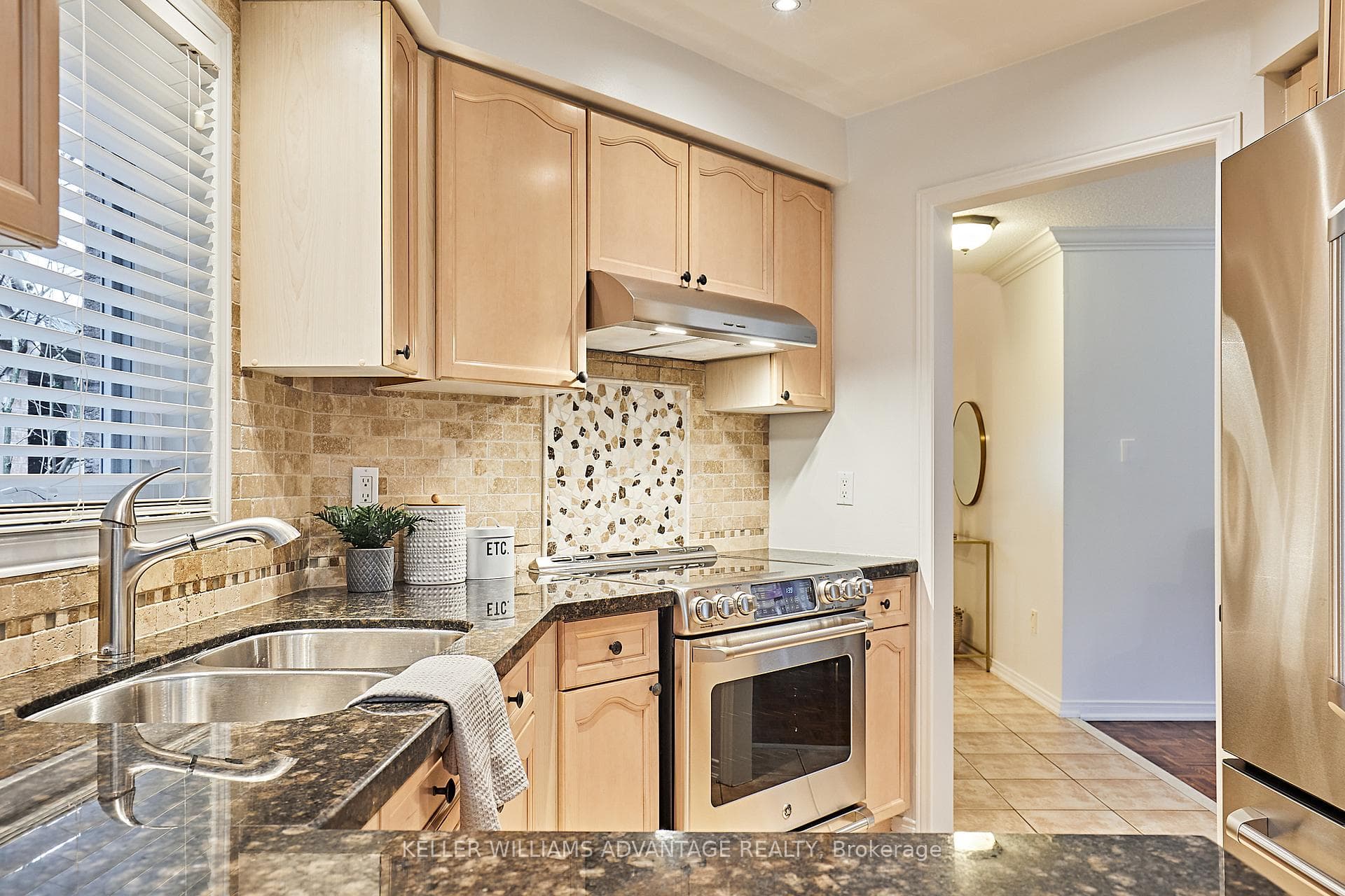 175 Elena Crescent photo 15