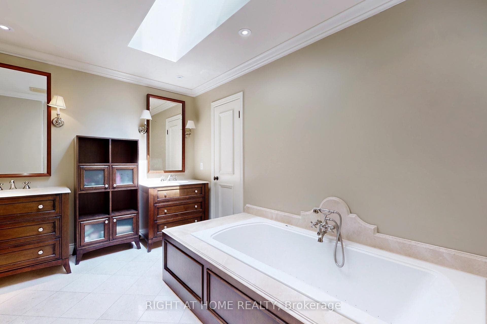 88 Langtry Place photo 25