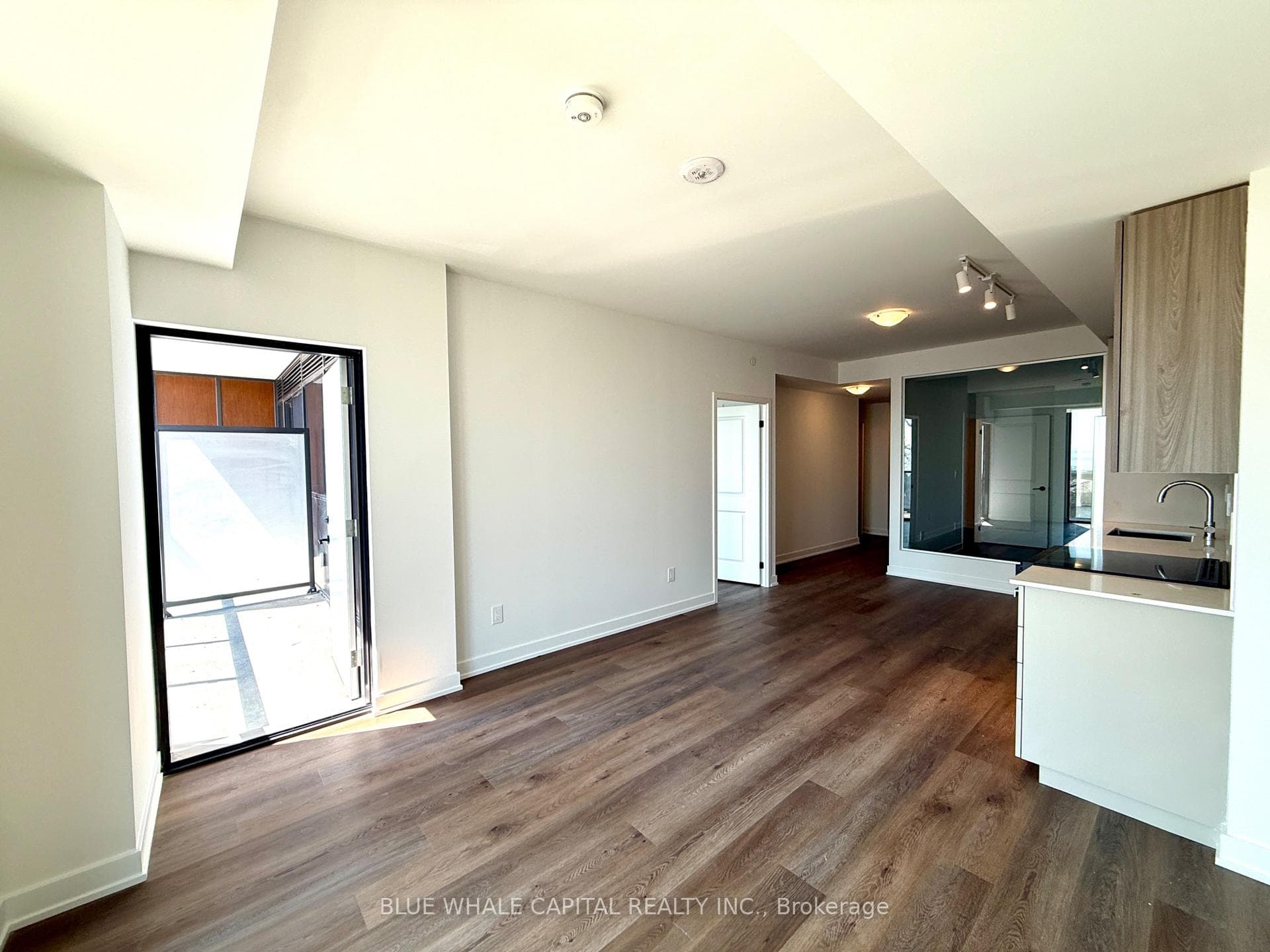 2075 Lakeshore Road Unit 307 photo 4