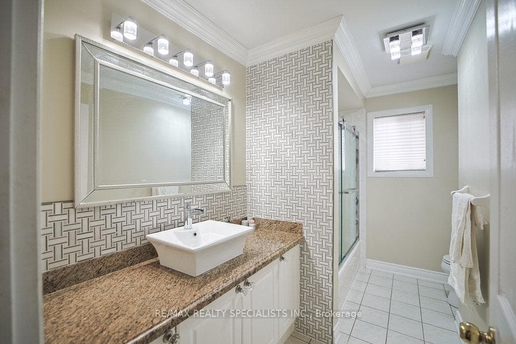 47 Vineyard Avenue photo 20