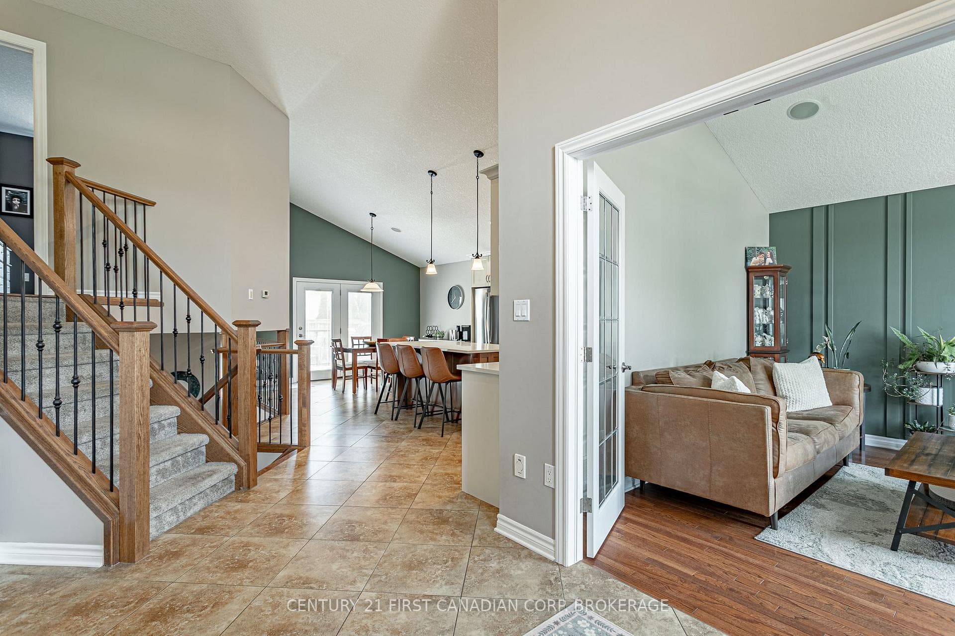 270 Boyd Boulevard photo 5