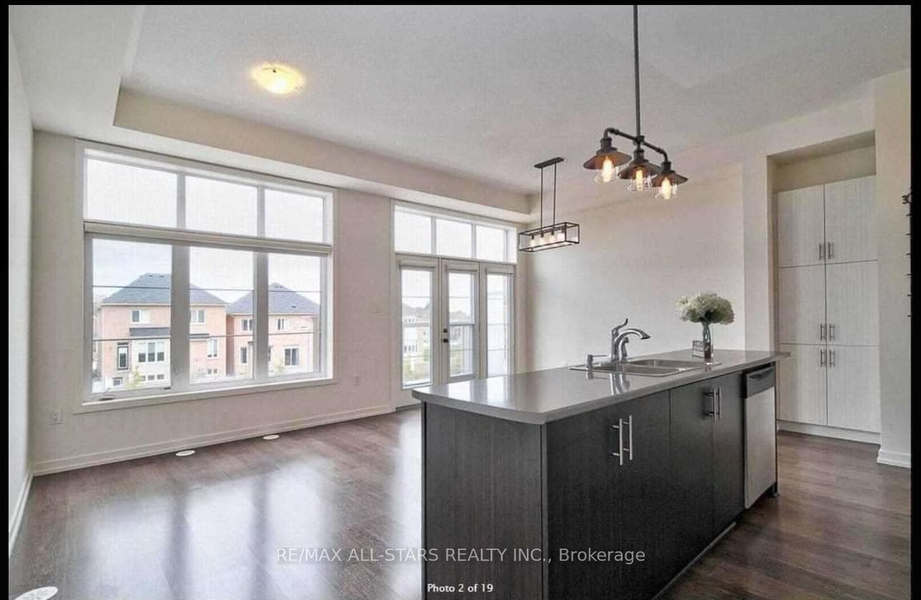 17 Cornerbank Crescent photo 5