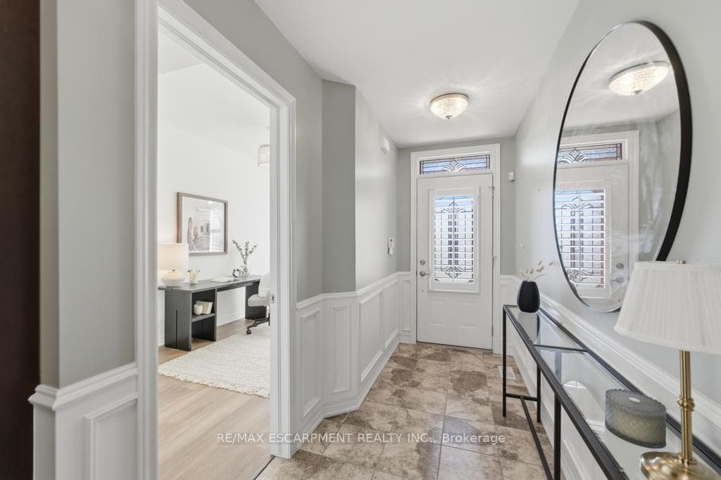 53 REDFERN Avenue Unit 27 photo 2