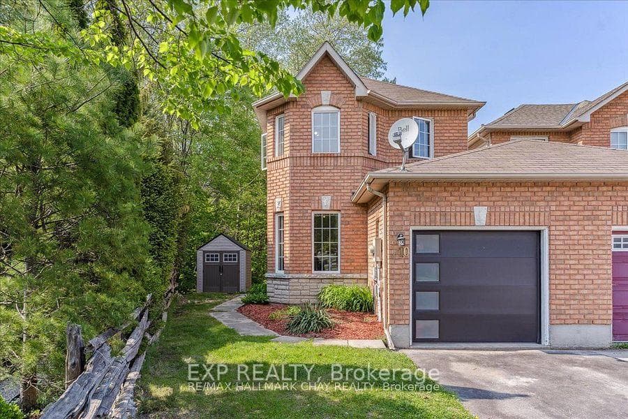 10 HAWTHORNE Crescent photo 1