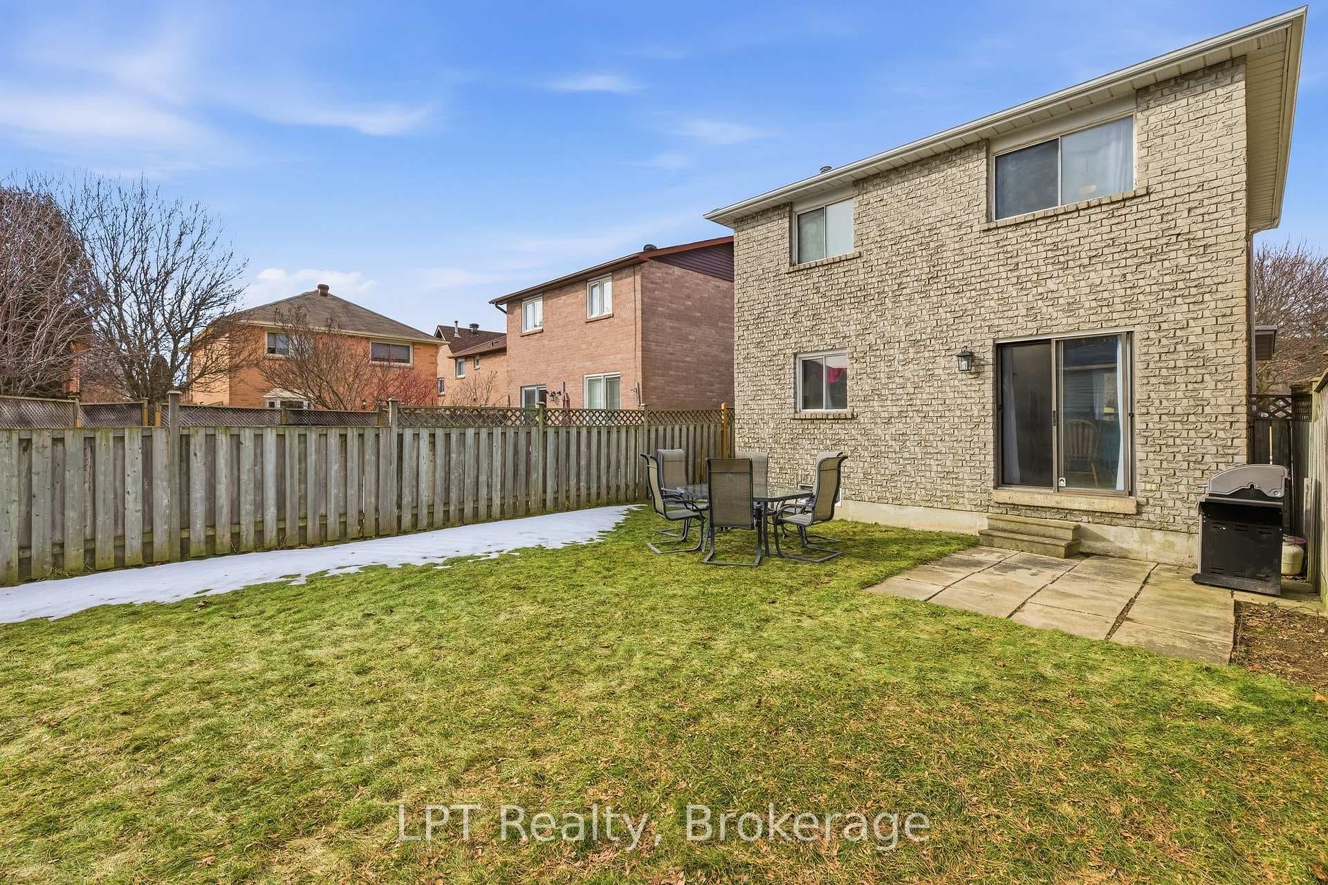152 Ravenscroft Road photo 34