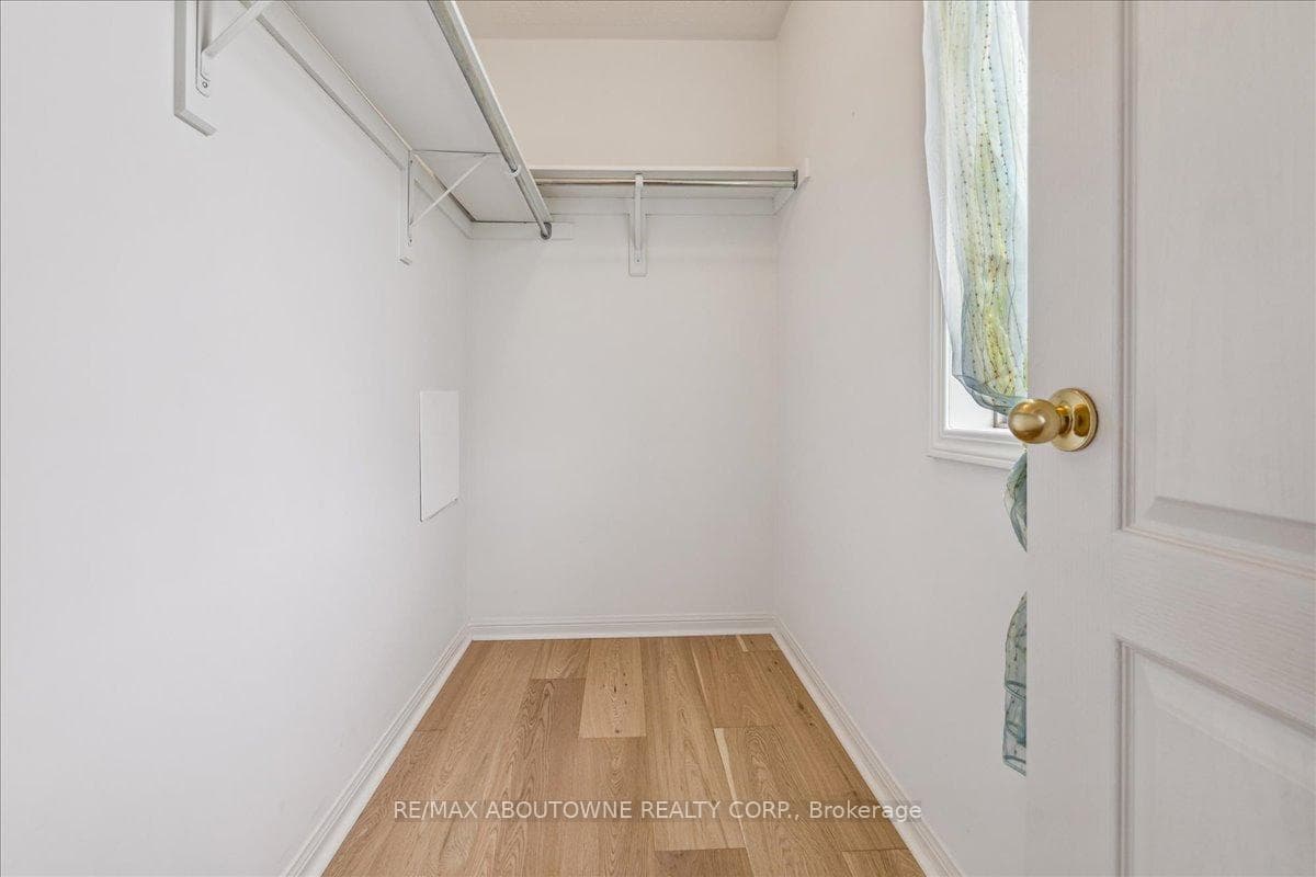 2389 Baintree Crescent photo 37