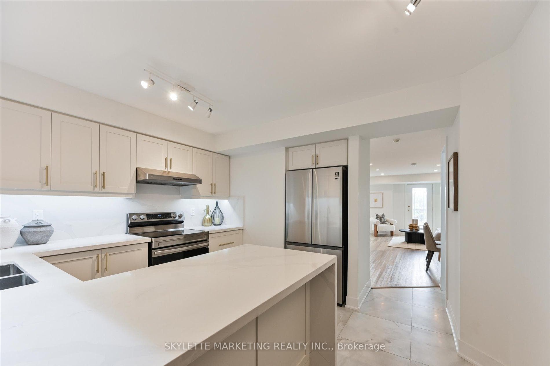 118 Finch Avenue Unit 8 photo 11