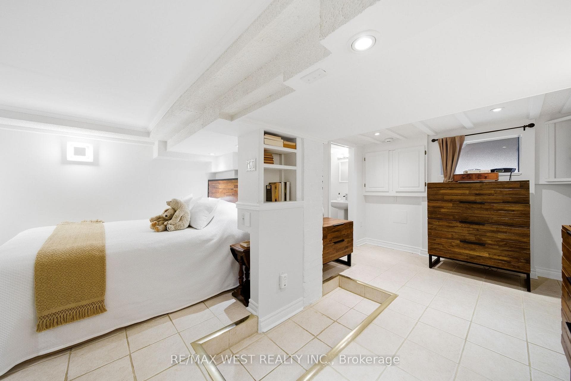 299 Armadale Avenue photo 23