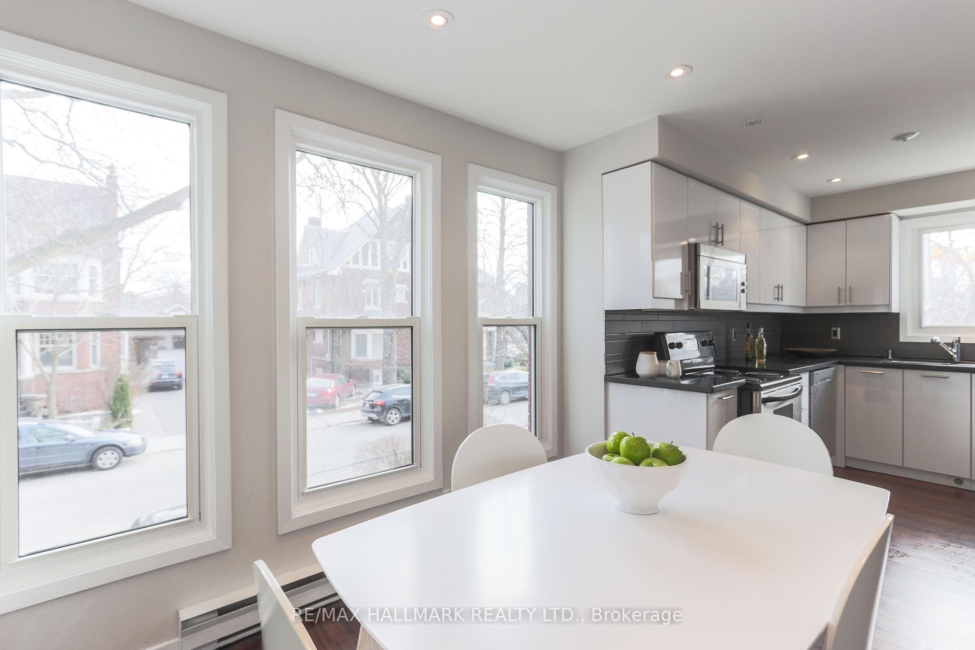 451 Broadview Avenue photo 16