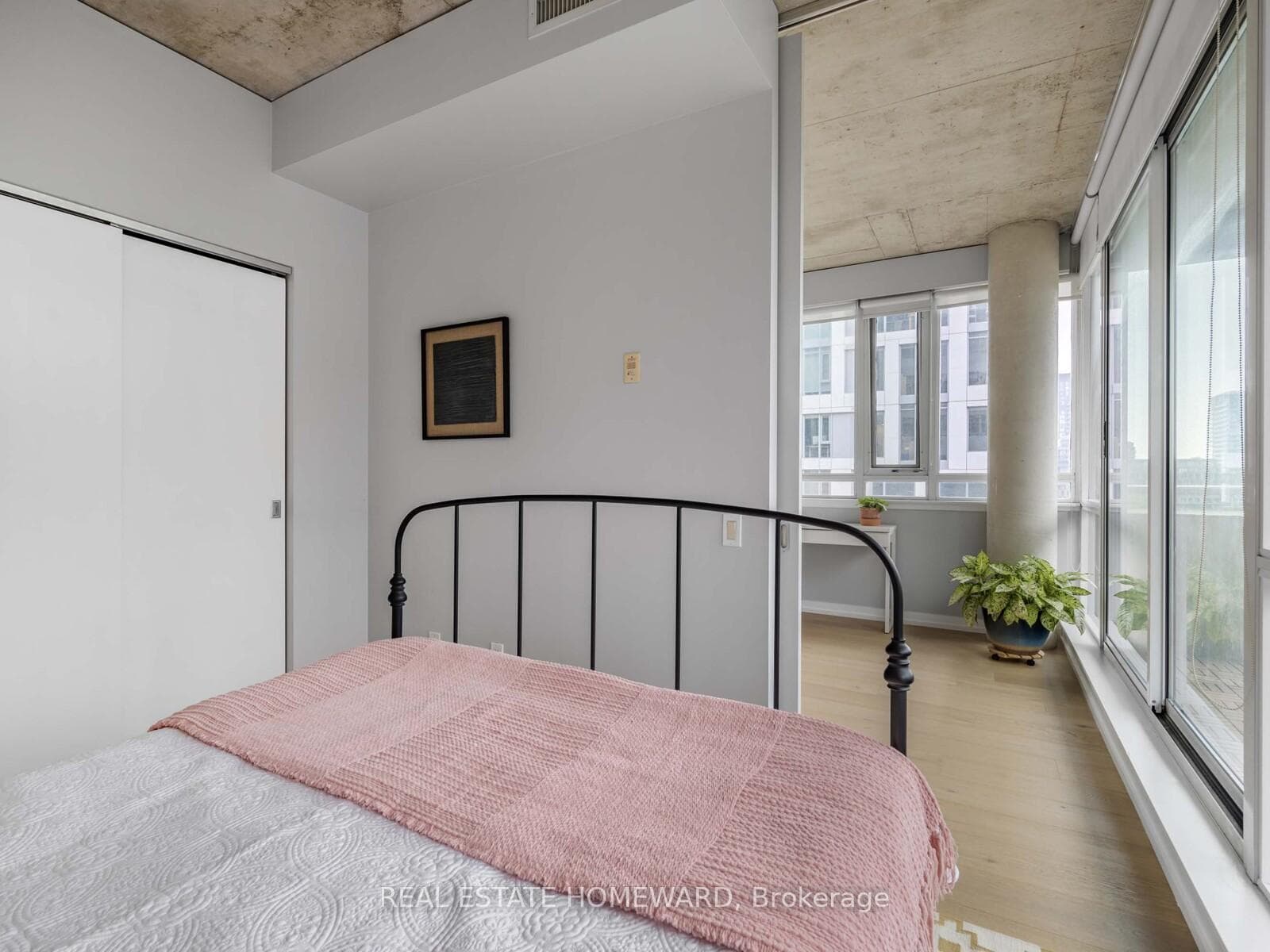 38 Niagara Street Unit 706 photo 13
