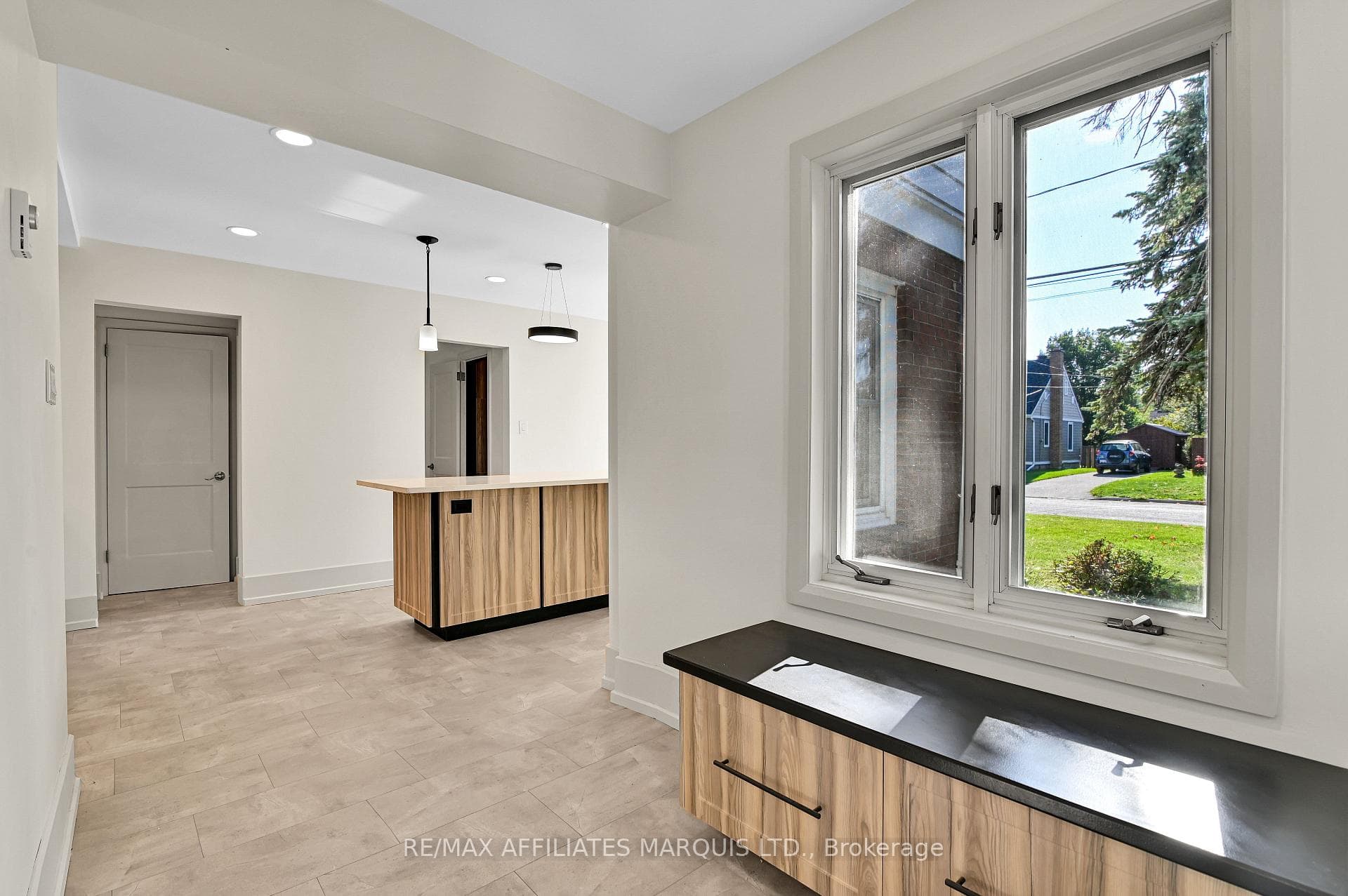 1603 Peter Street photo 4