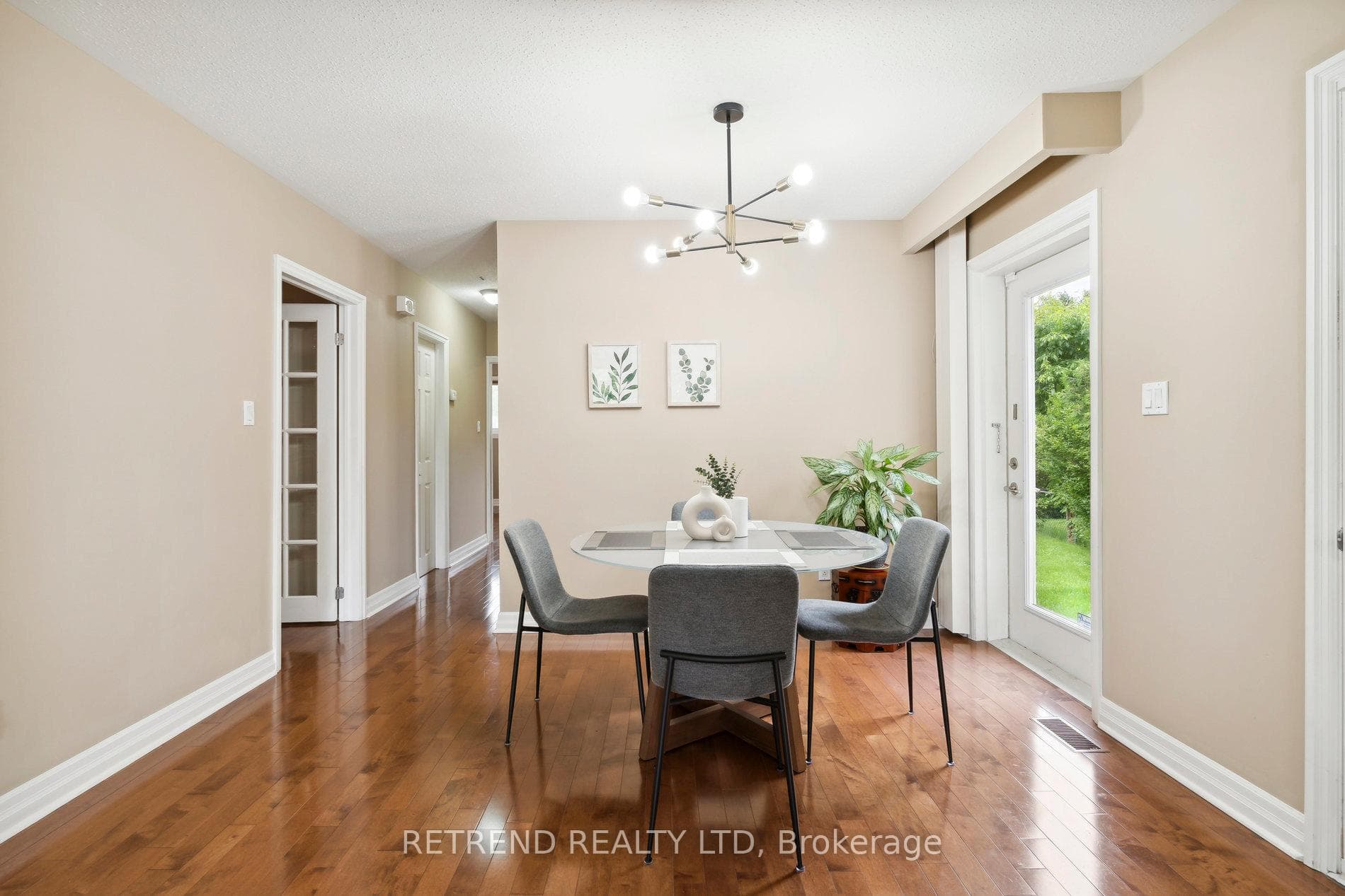 1426 Chalice Crescent photo 13