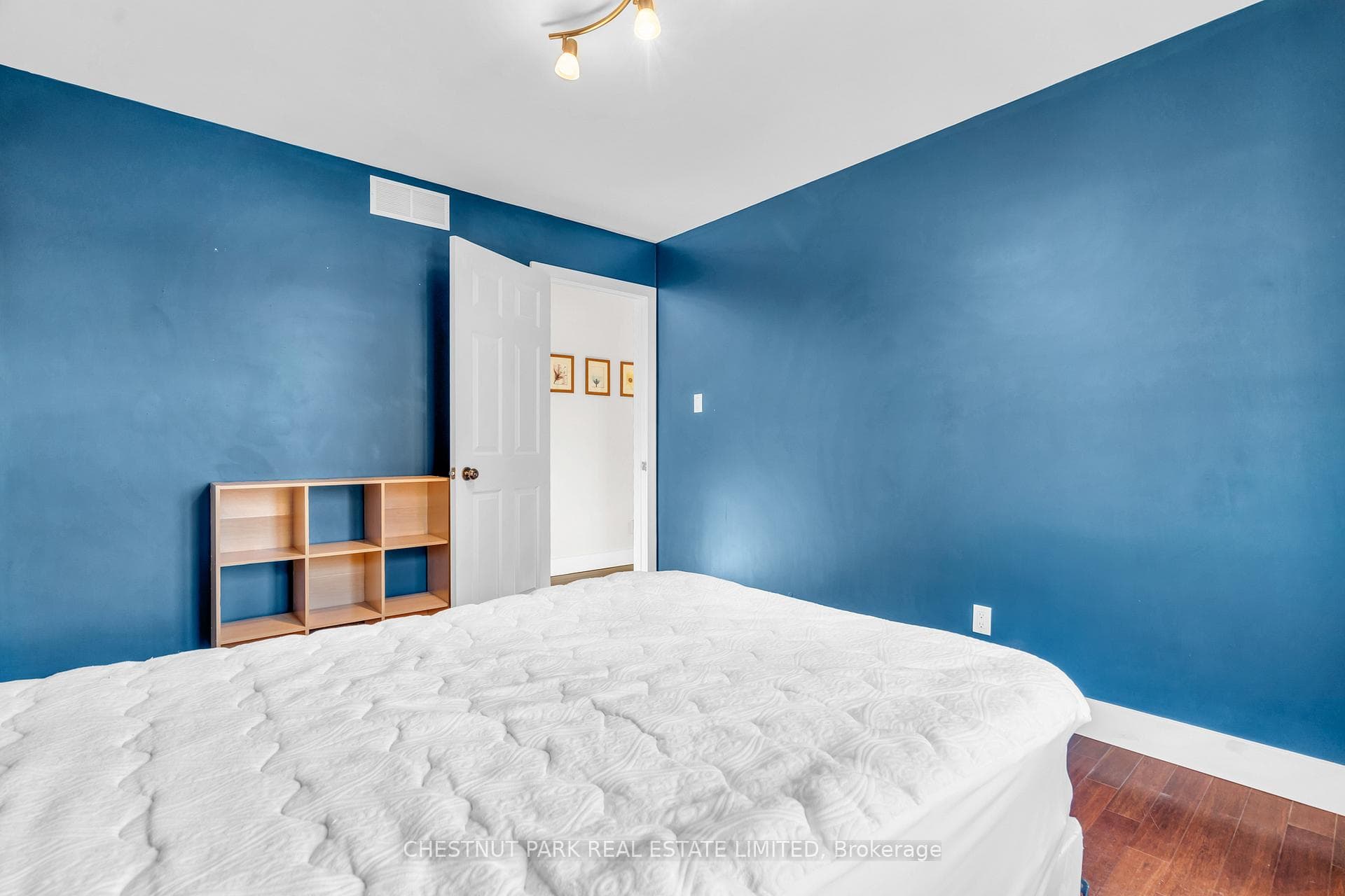 241 Fern Crescent photo 17