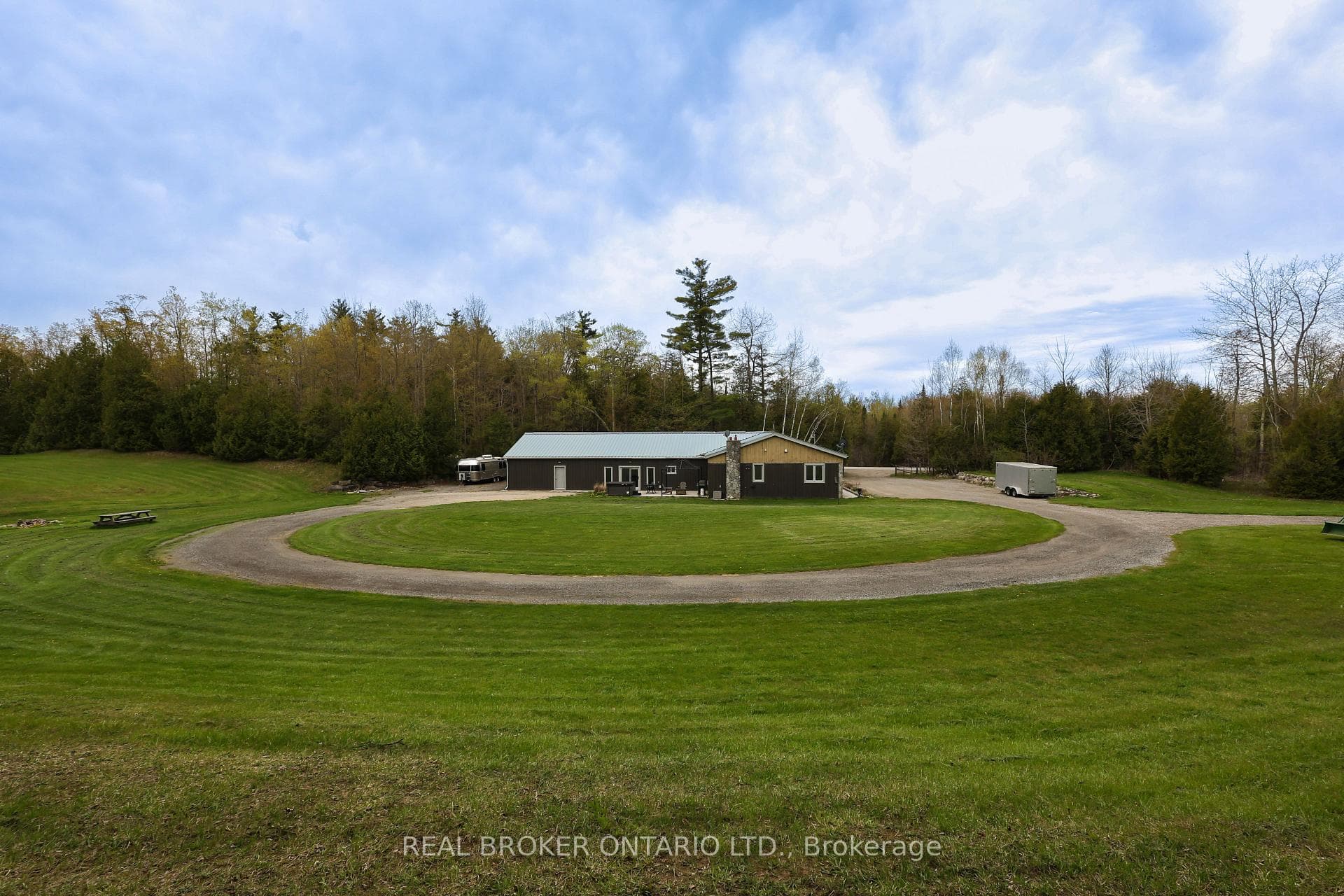 4589 WATSON Road photo 2