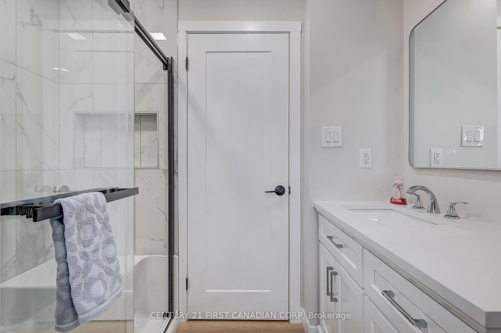 123 HILLSMOUNT Crescent photo 33