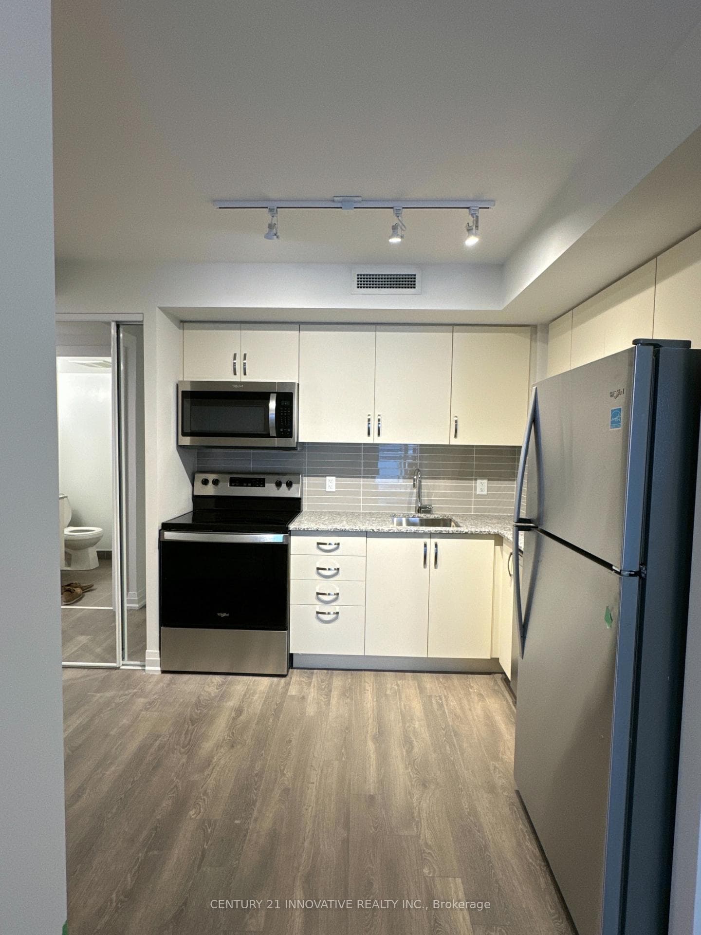 20 Meadowglen Place Unit 2305 photo 7