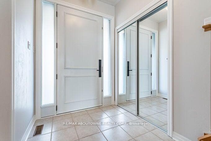 2434 Westoak Trails Boulevard photo 6
