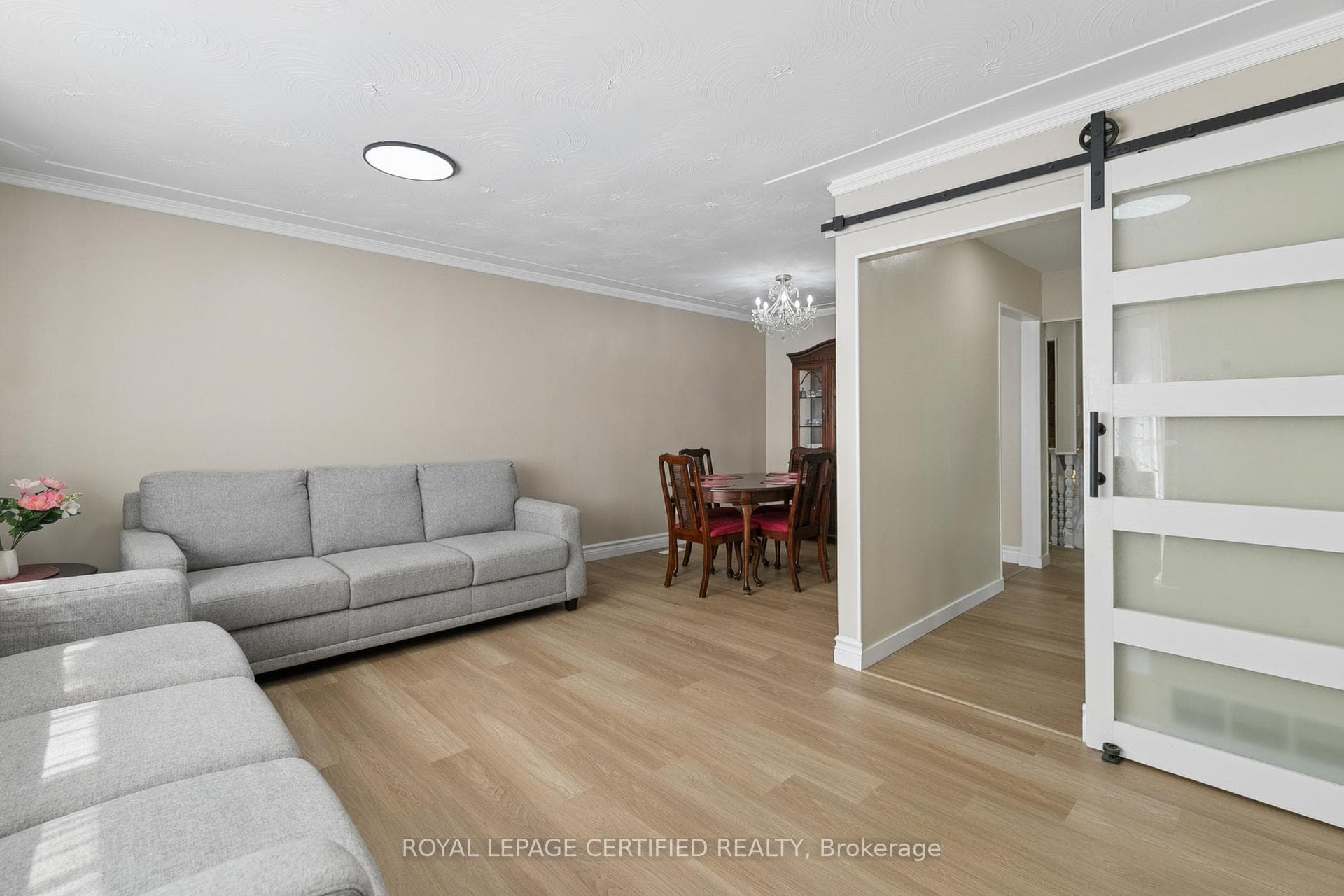 1121 Valentine Drive photo 8