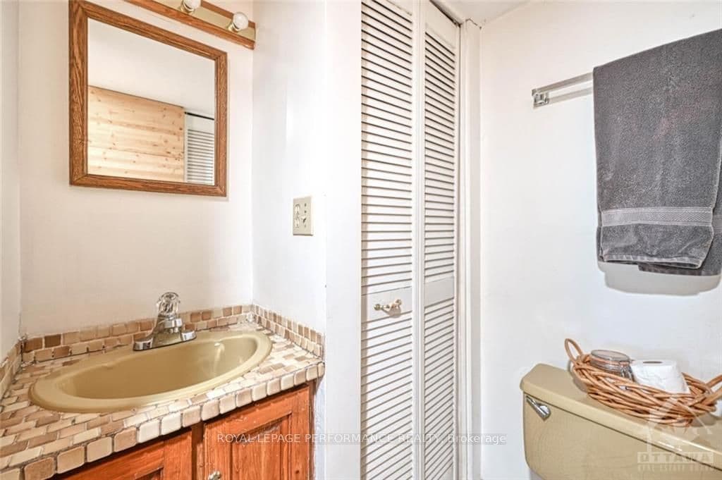854 WALKLEY Road photo 24