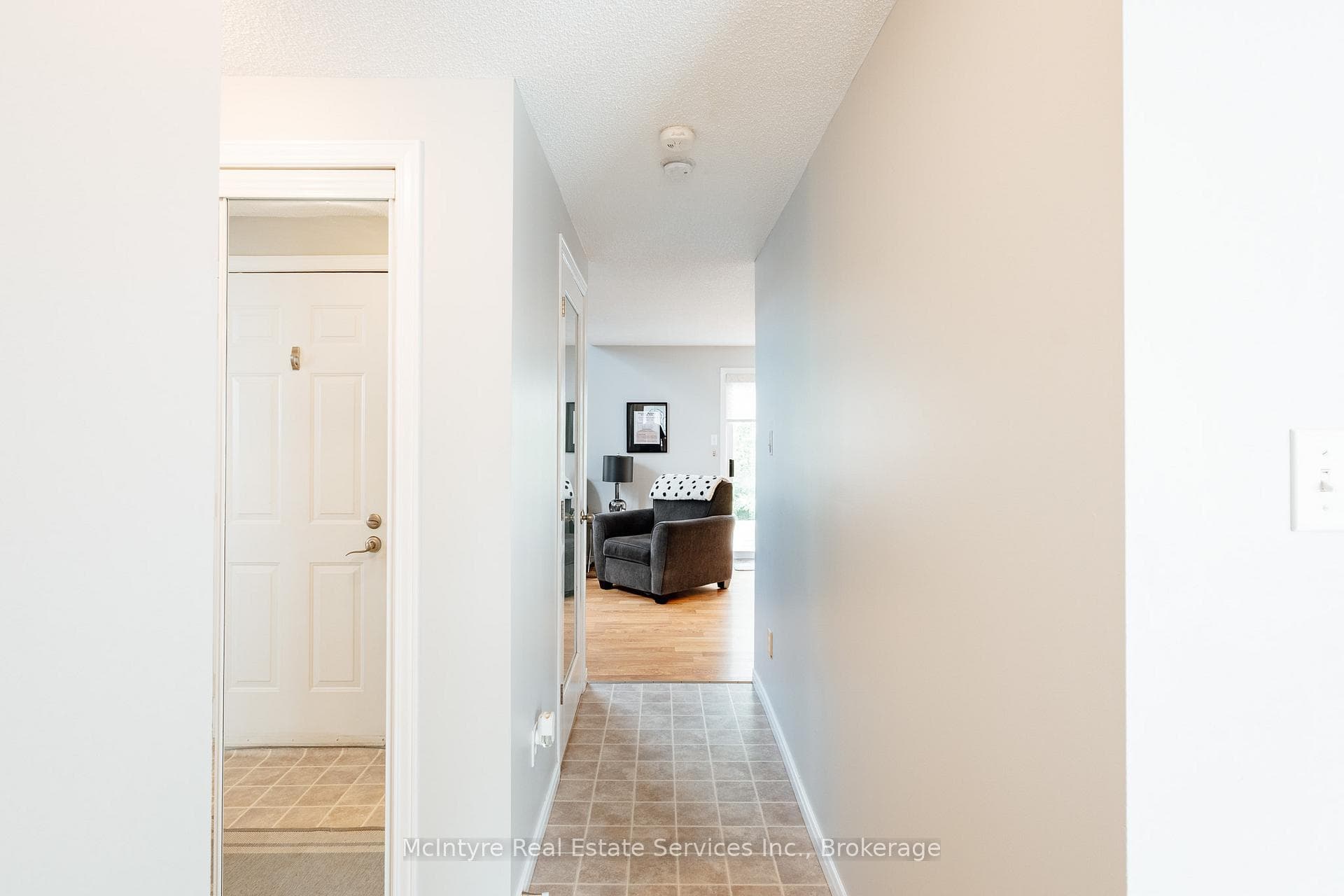 560 Penny Lane photo 3