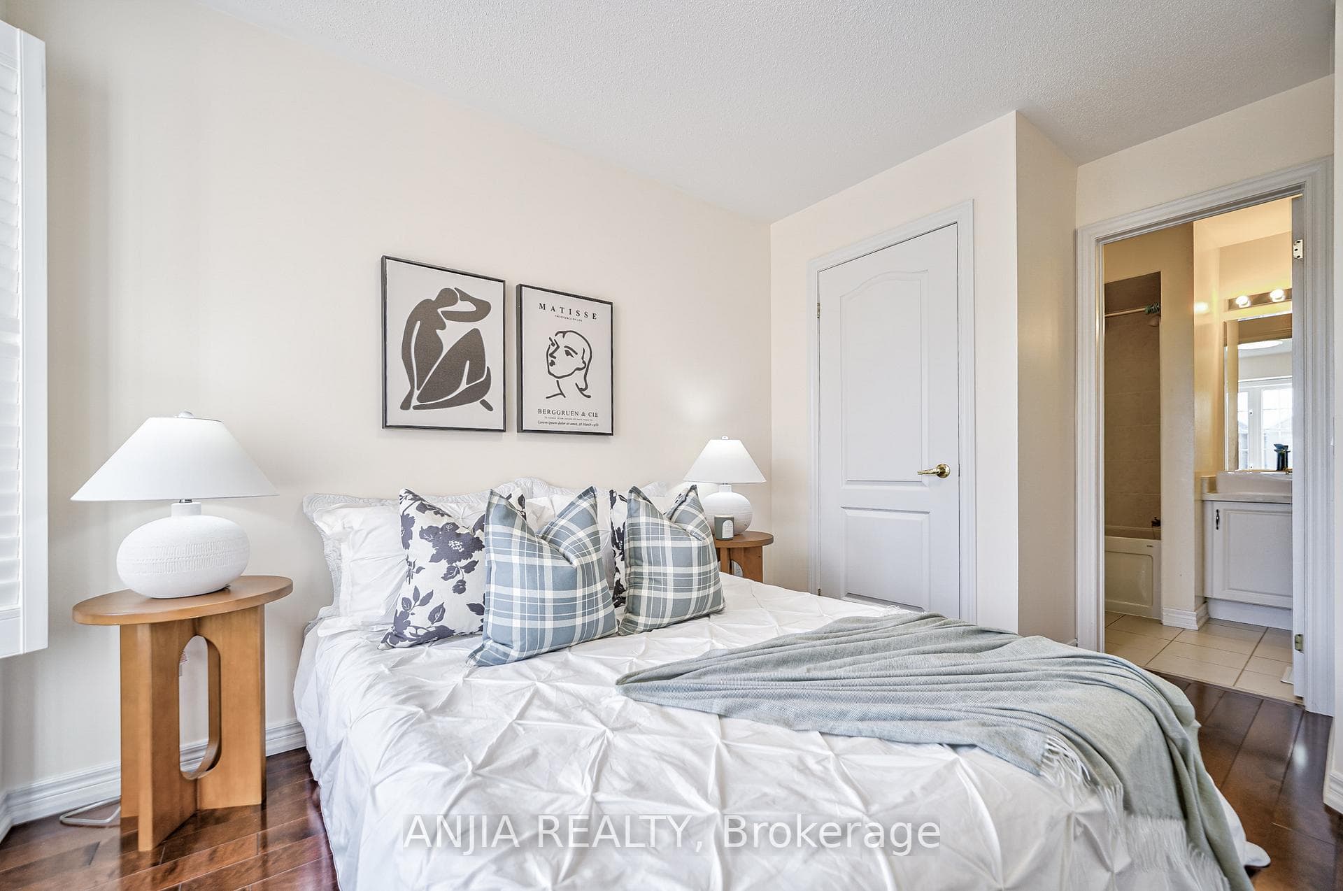 12 Hermitage Boulevard photo 23
