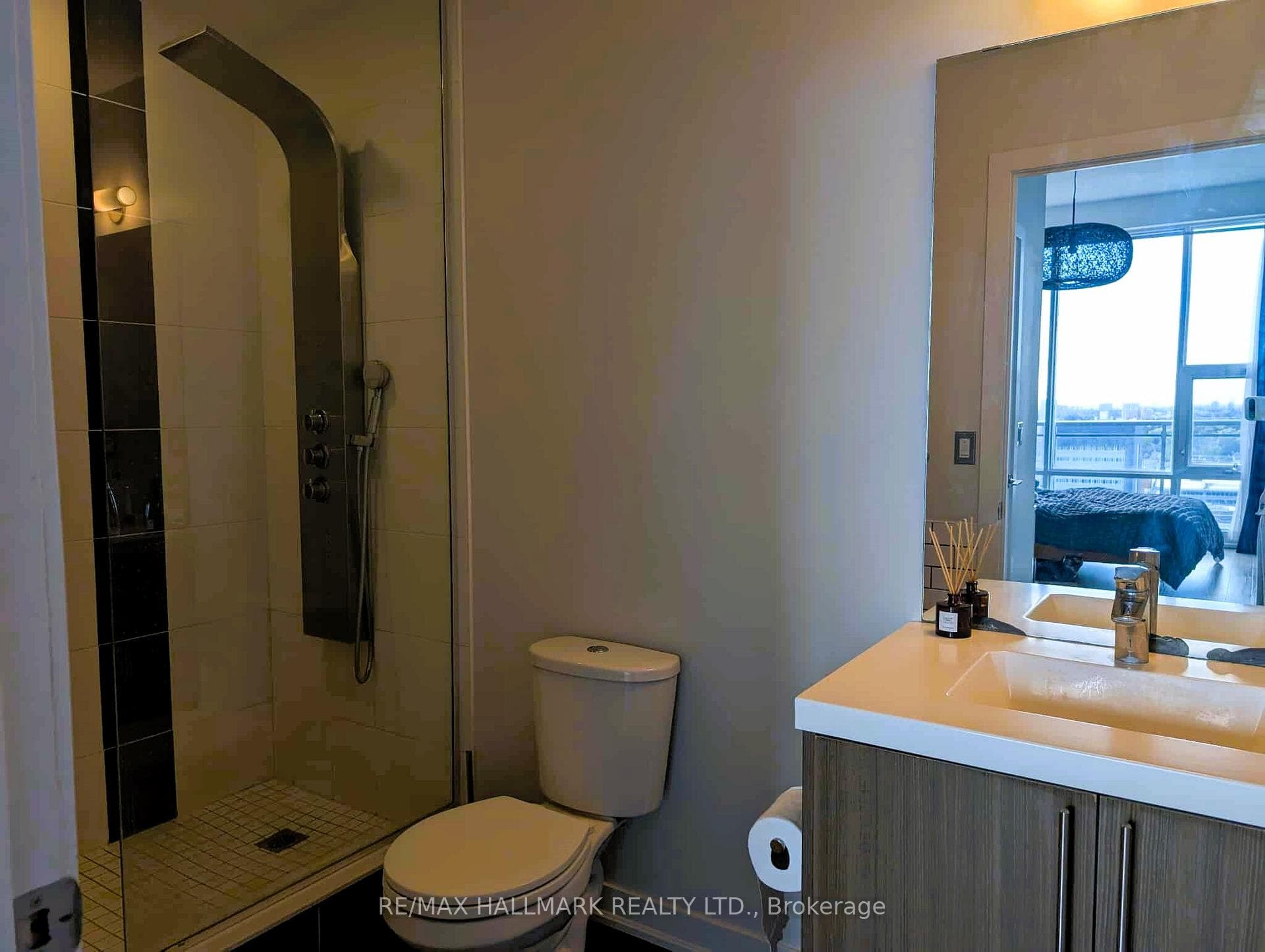 85 Duke Street Unit 1704 photo 11