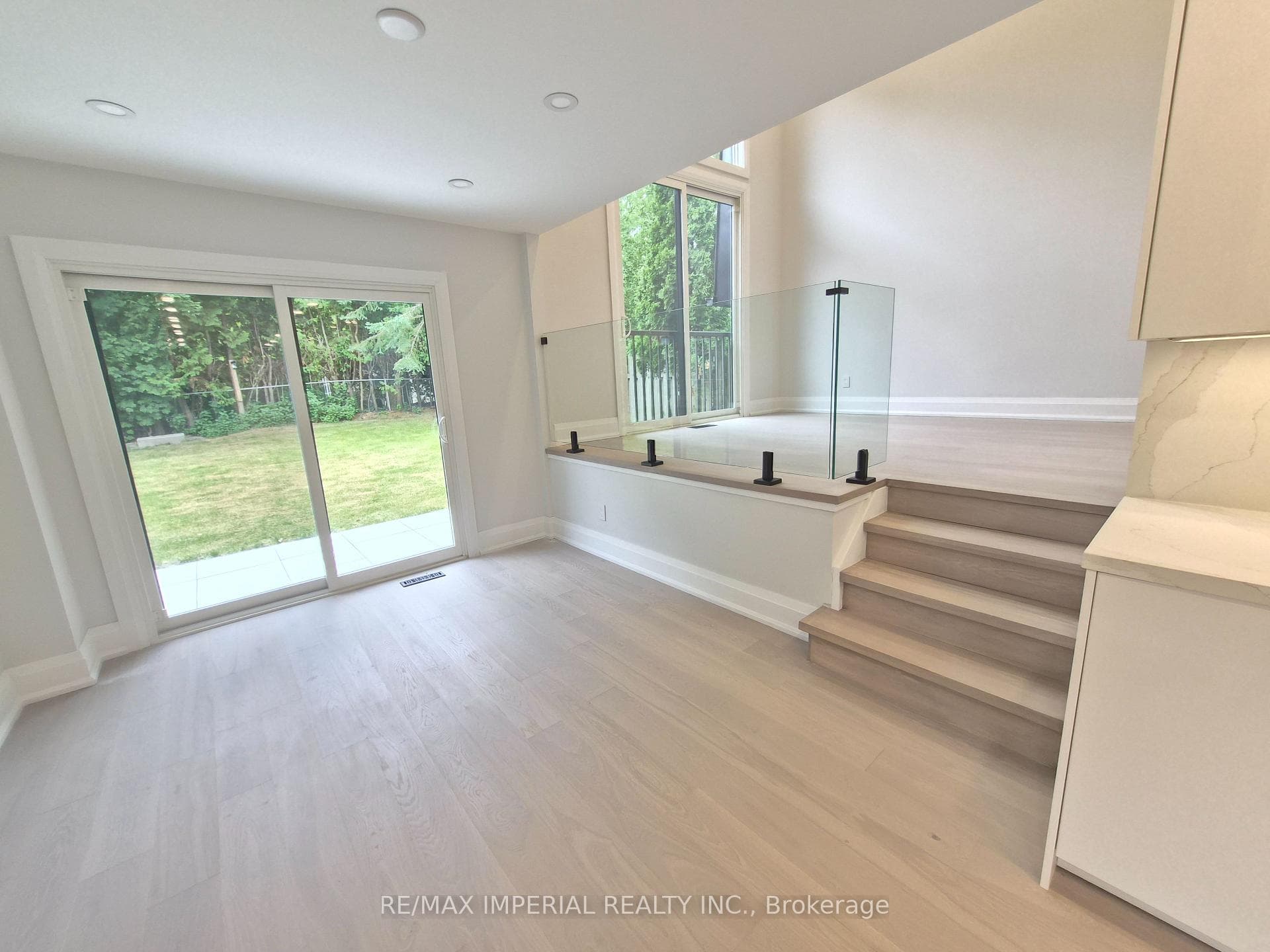 191 Avenue Road photo 14