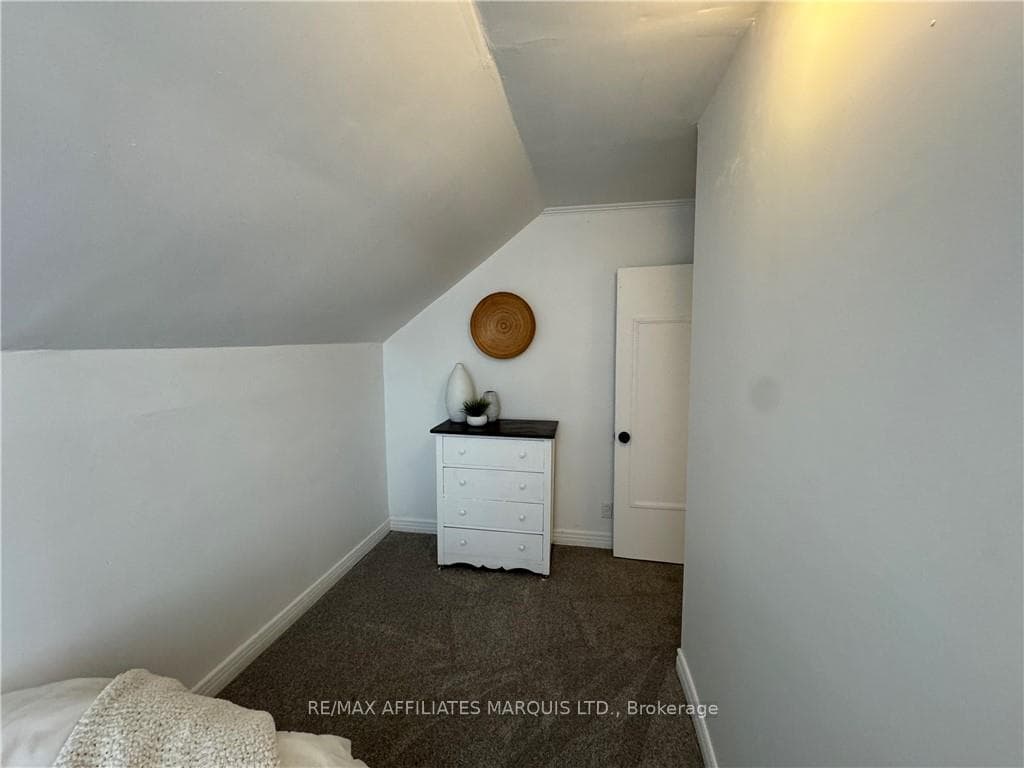 36 ELGIN Street photo 15