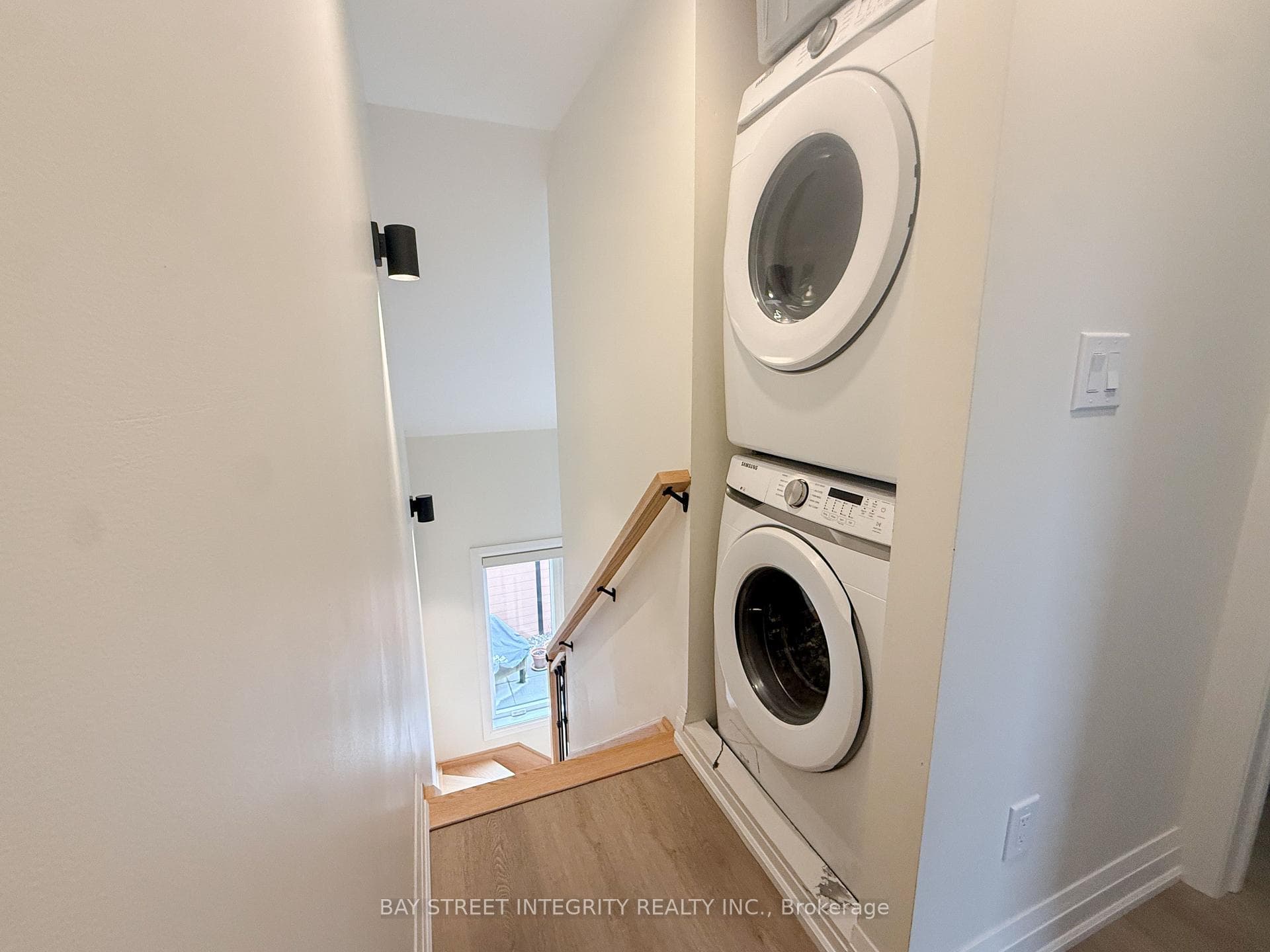 598 Crawford Street Unit Laneway photo 12