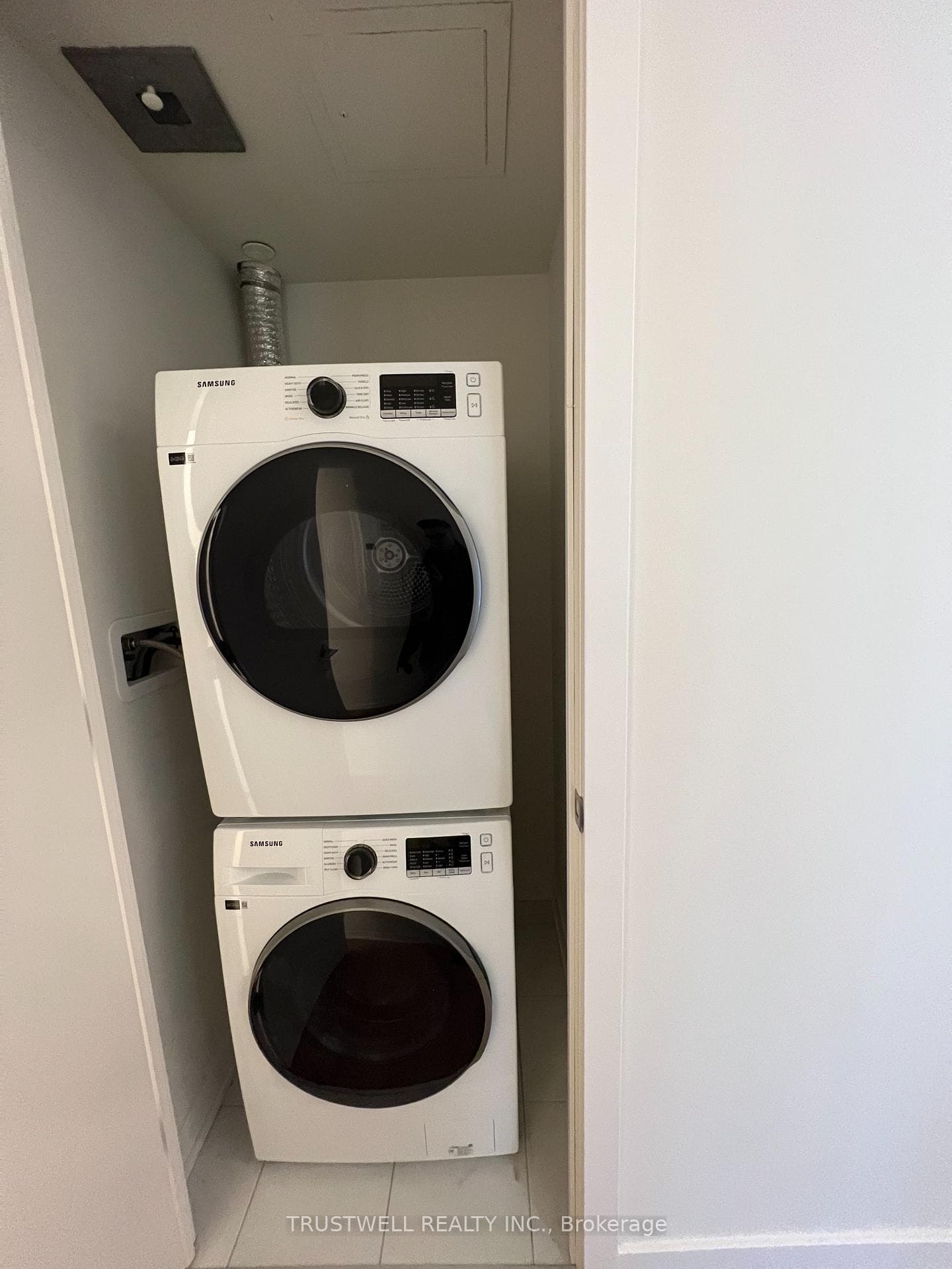 15 Ellerslie Avenue Unit 1404 photo 11