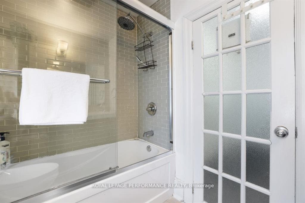 12 Adelaide Street photo 23