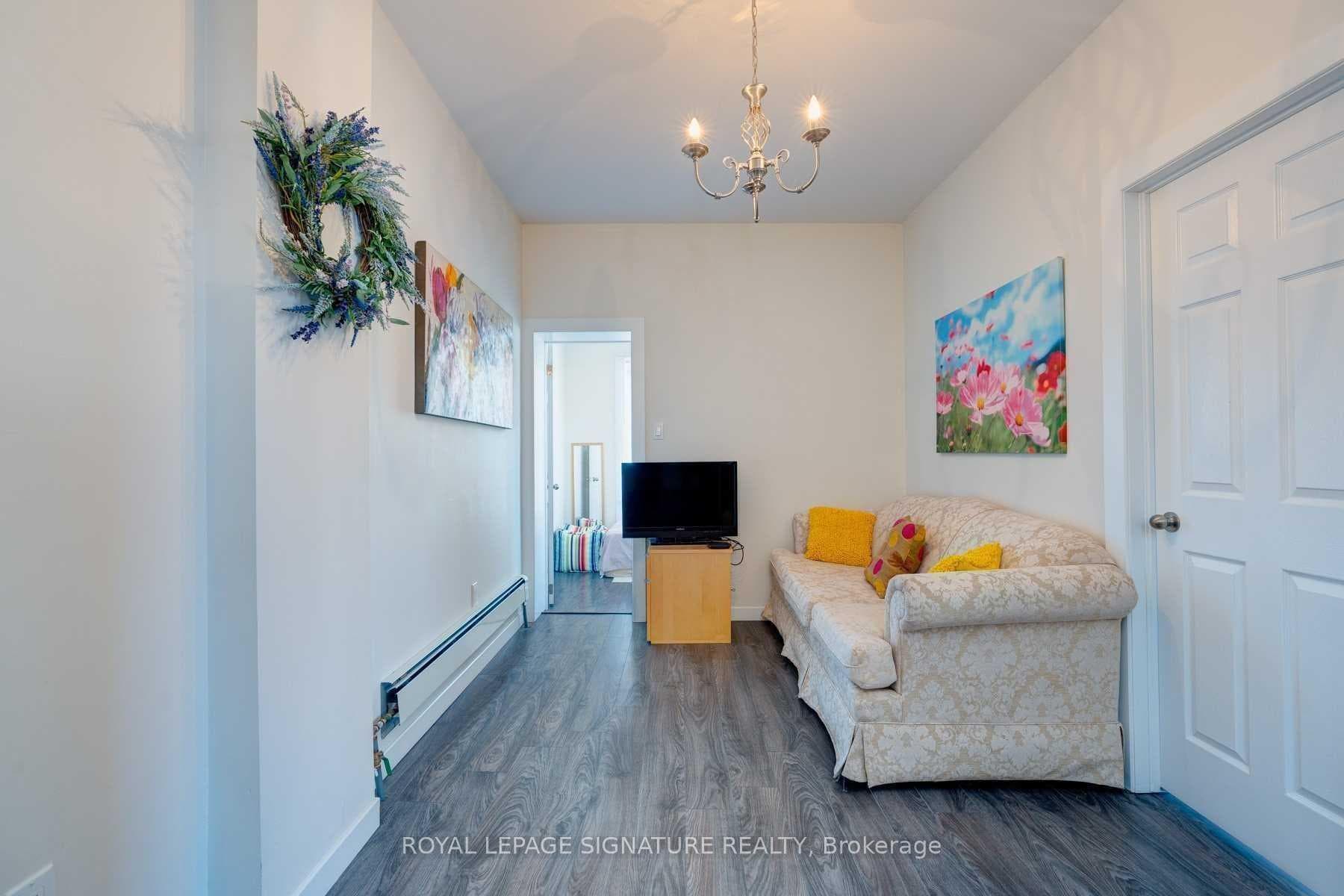 3224 Danforth Avenue Unit 3 photo 3