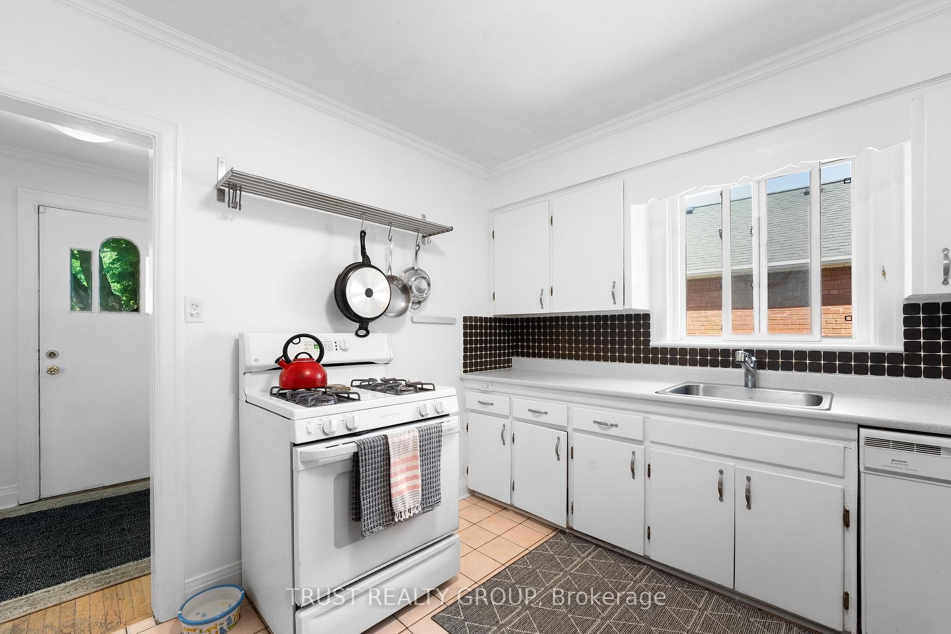 3 Elmont Drive photo 7