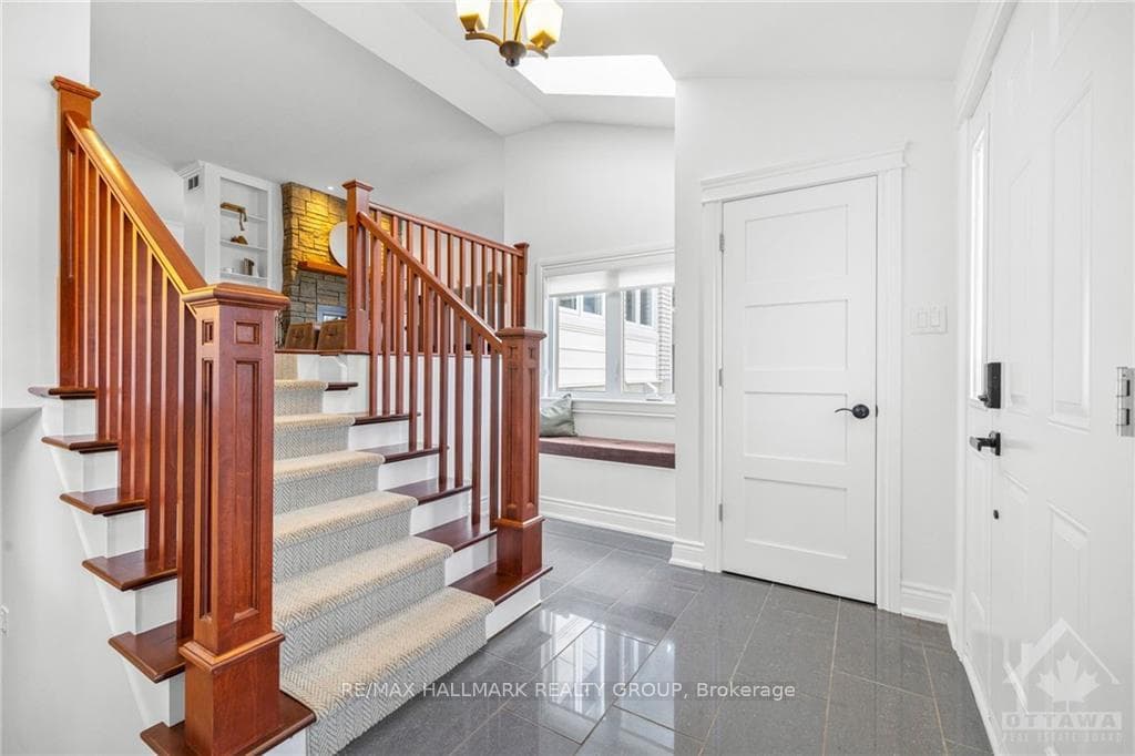 28 MAPLEHILL Way photo 3