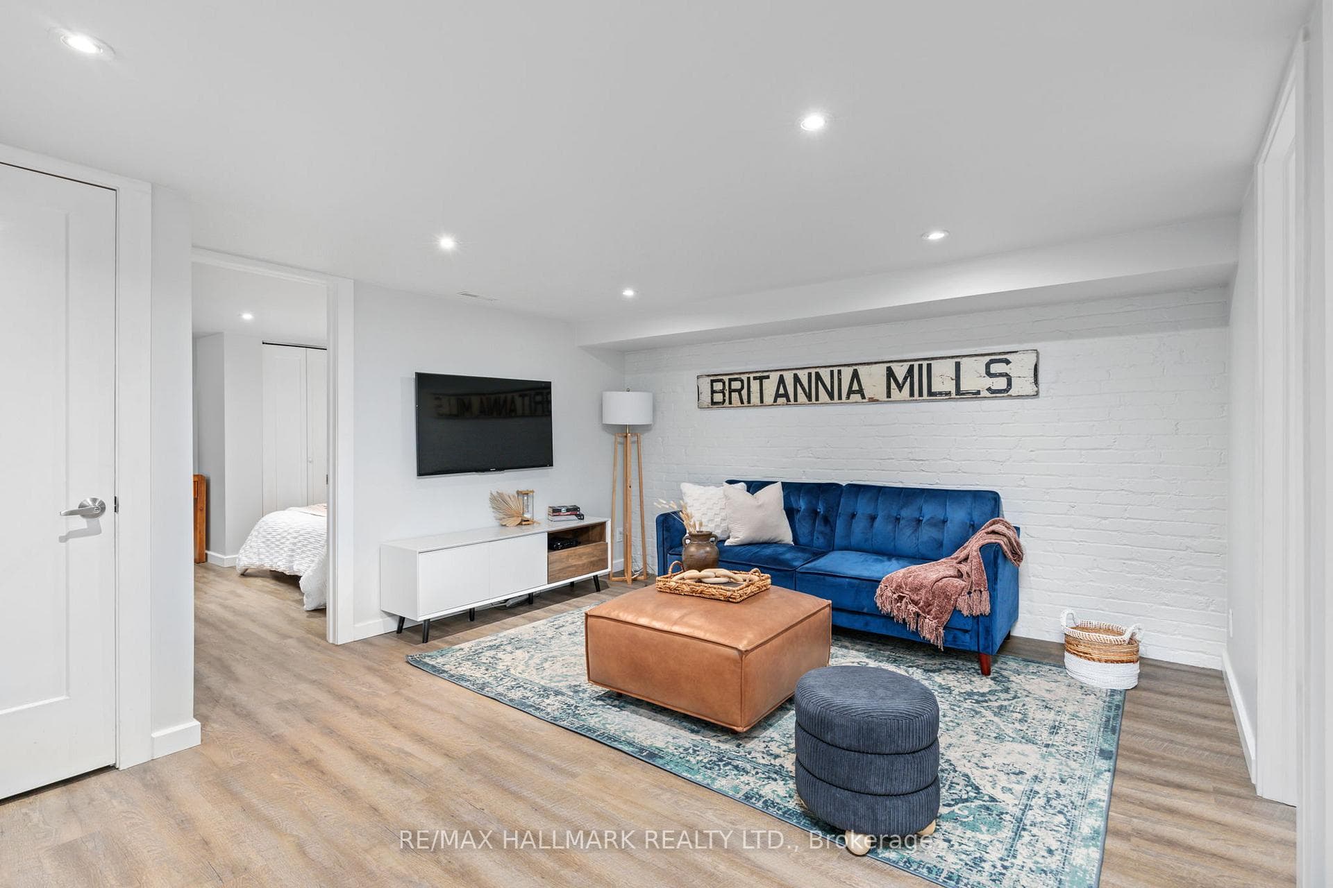 424 Kingston Road photo 29