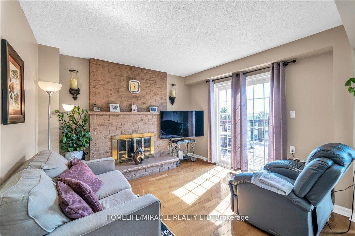 56 Fairmeadow Place photo 8