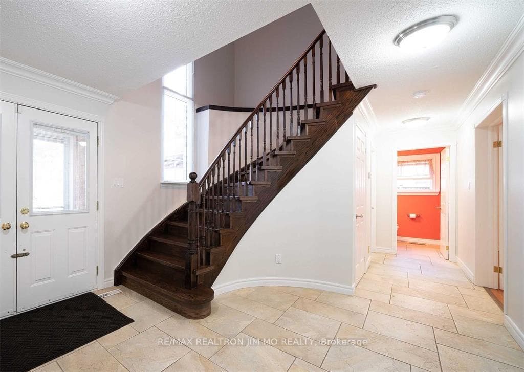 35 Mckay Crescent photo 2