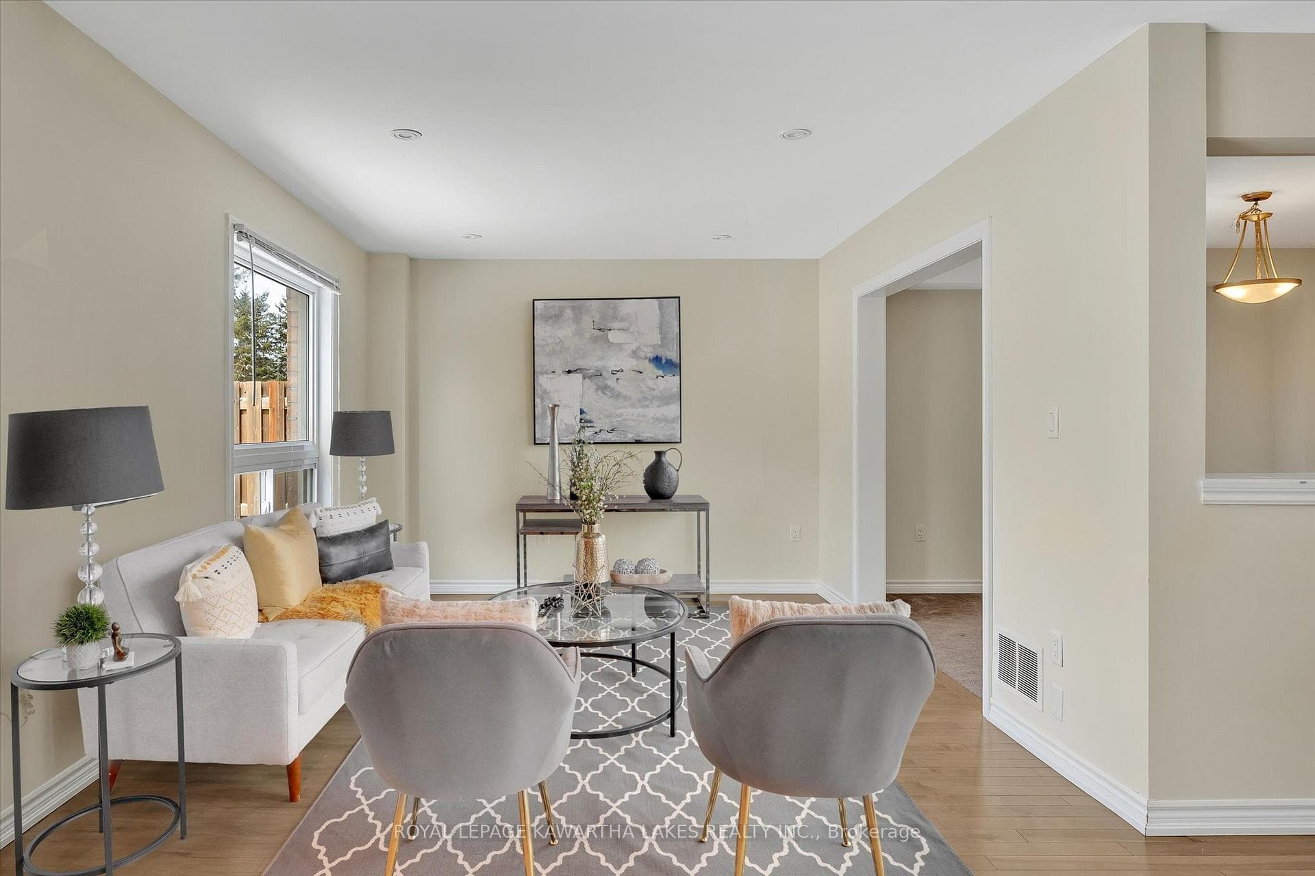 50 Claxton Crescent photo 14
