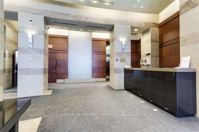 2181 Yonge Street Unit 1909 photo 2