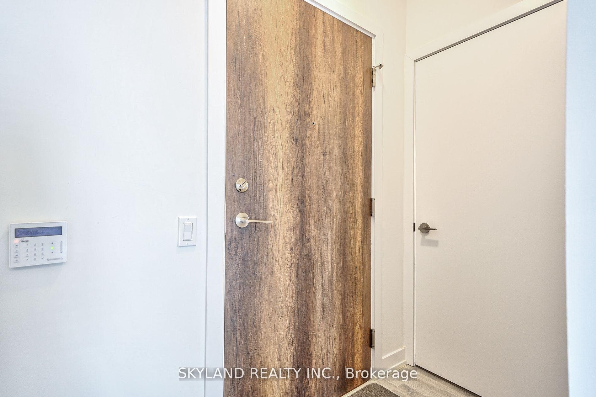 251 Manitoba Street Unit 1607 photo 4
