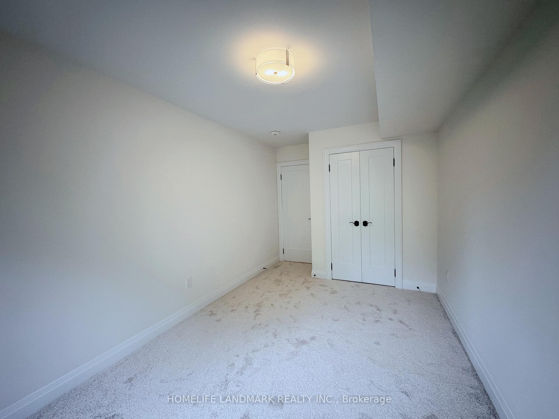 73 West Village Lane photo 37