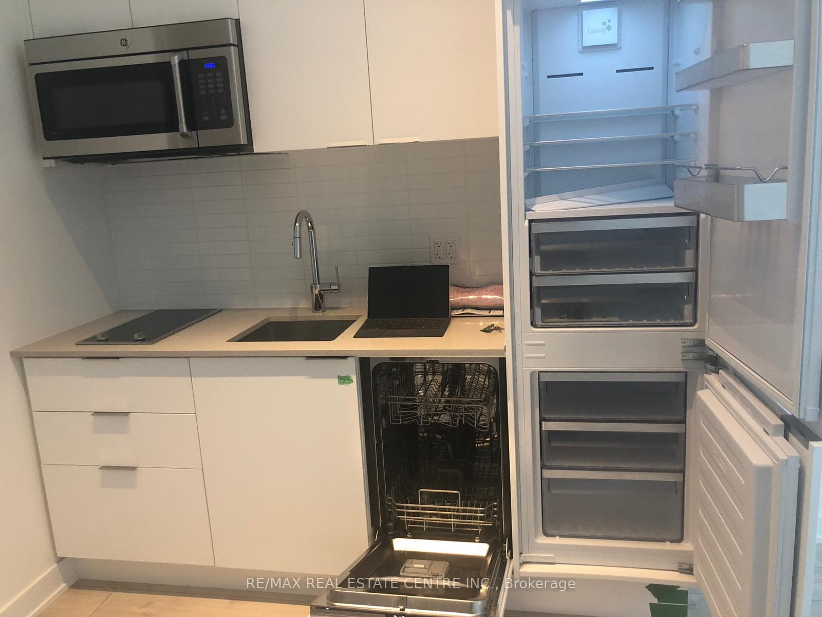 27 Bathurst Street Unit 819W photo 16