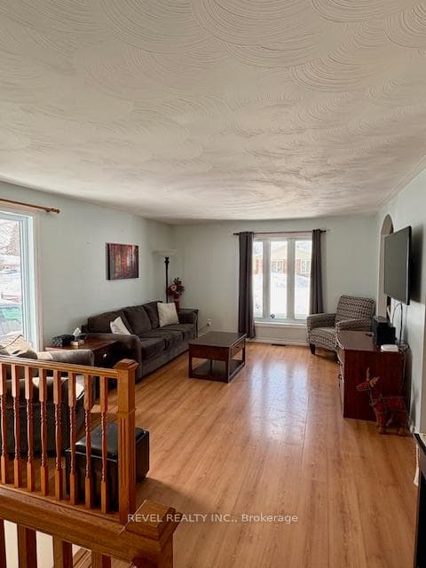 476 Lynwood Drive photo 4