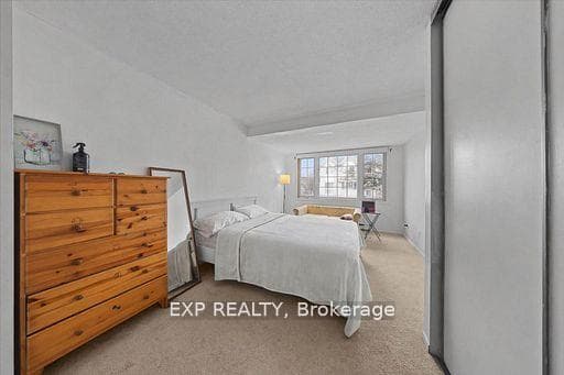 140 Castlegreen Private photo 11