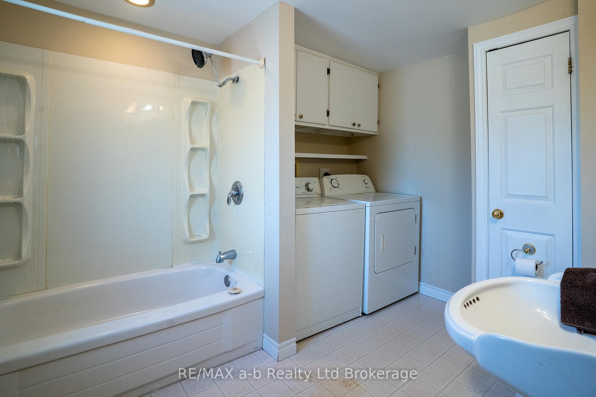 Second Floor Bathroom/Laundry