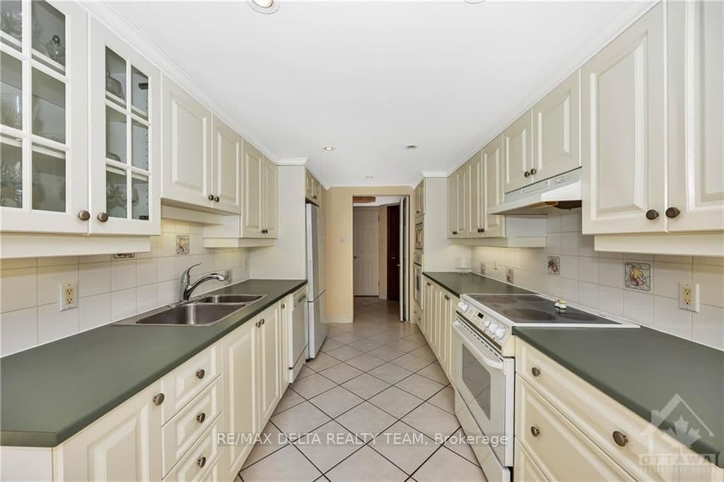 130 ROBSON Court Unit 2D photo 8