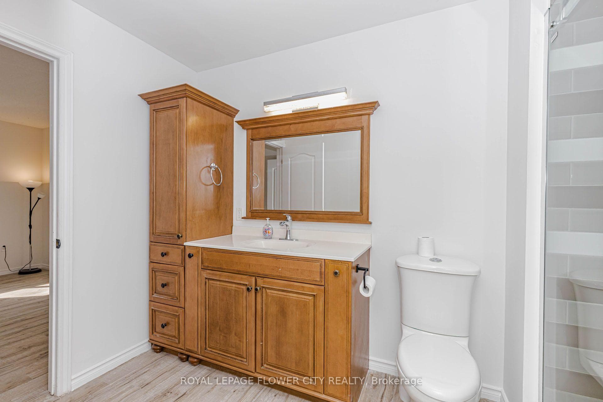 47 QUEENSWAY Drive photo 30