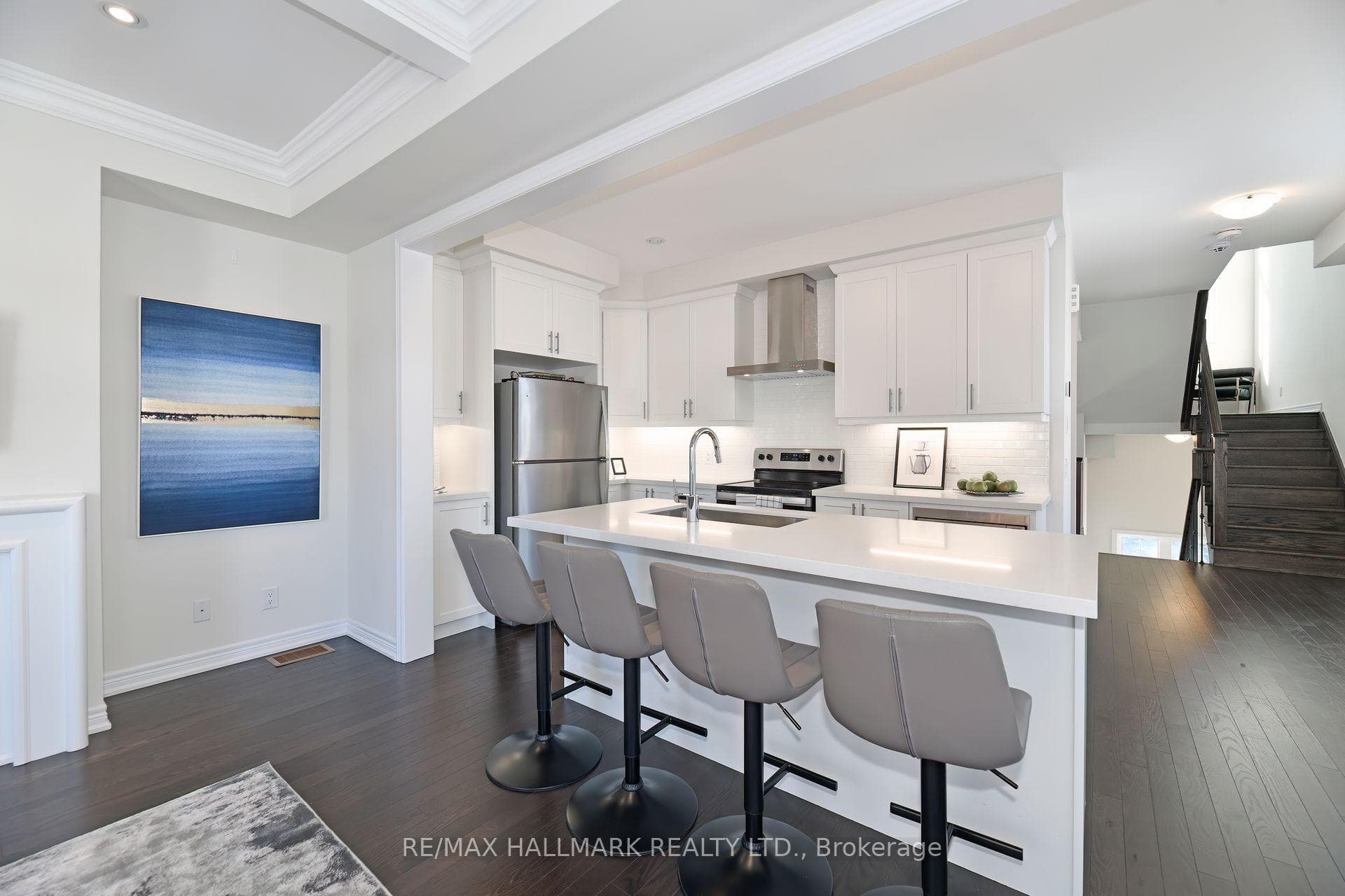 Huge Upgraded Kitchen W Breakfast Bar&Extra Pantry