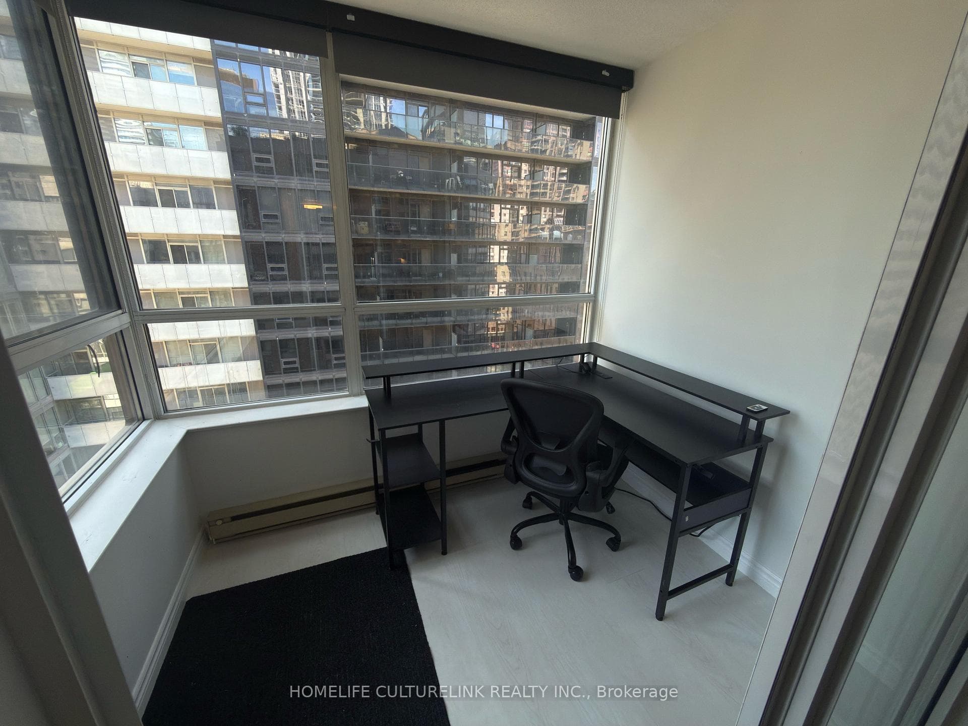 711 Bay Street Unit 1712 photo 2